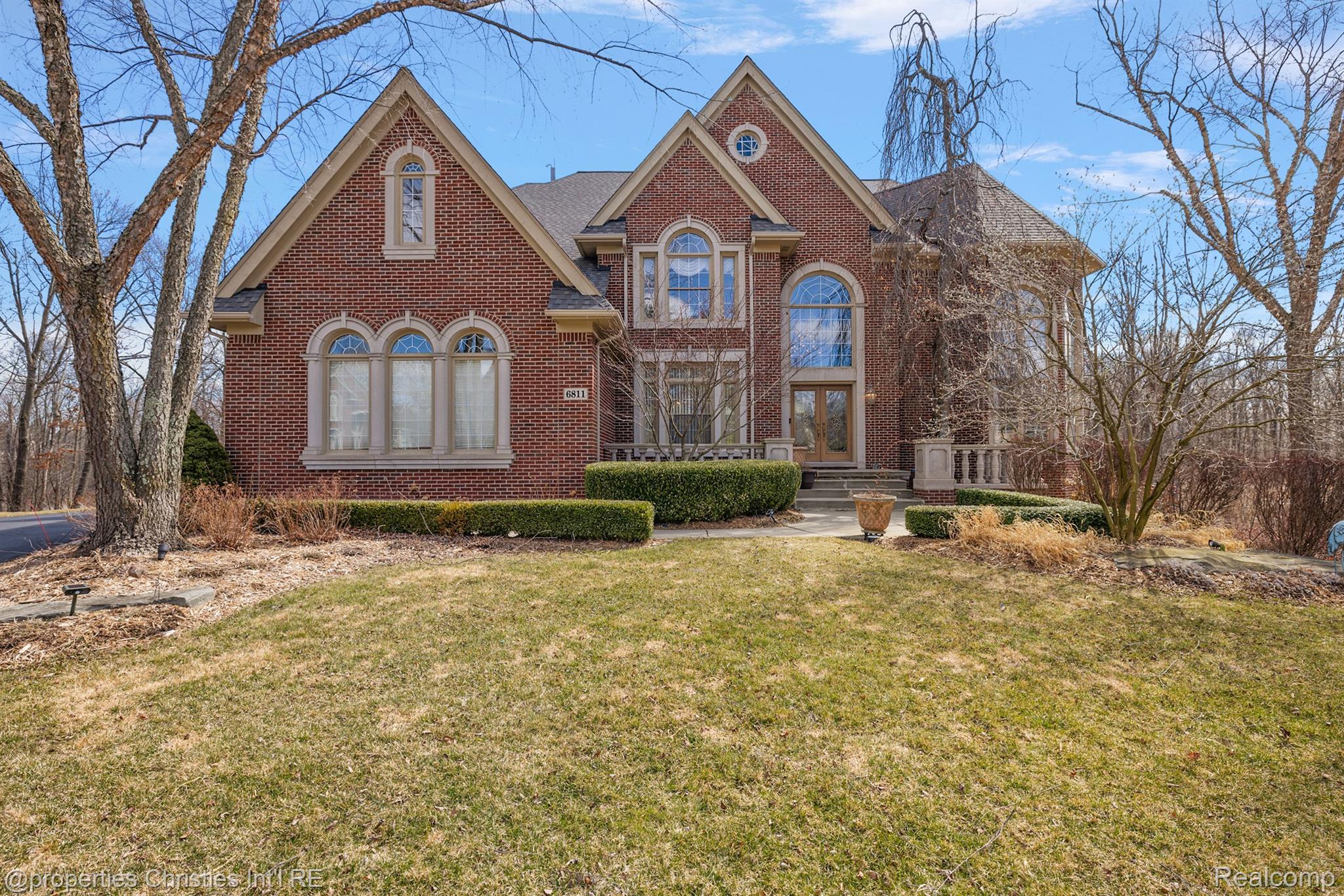 6811 BLAKEWOOD