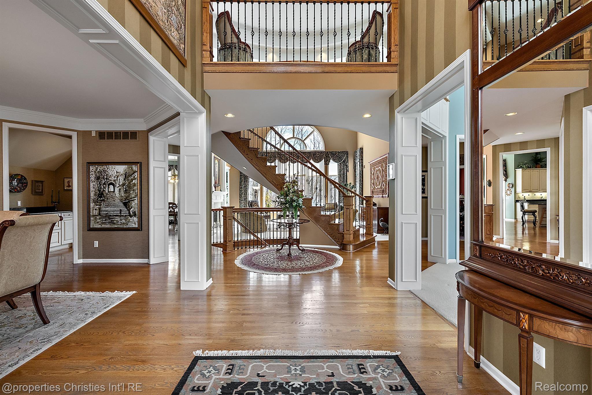 6811 BLAKEWOOD