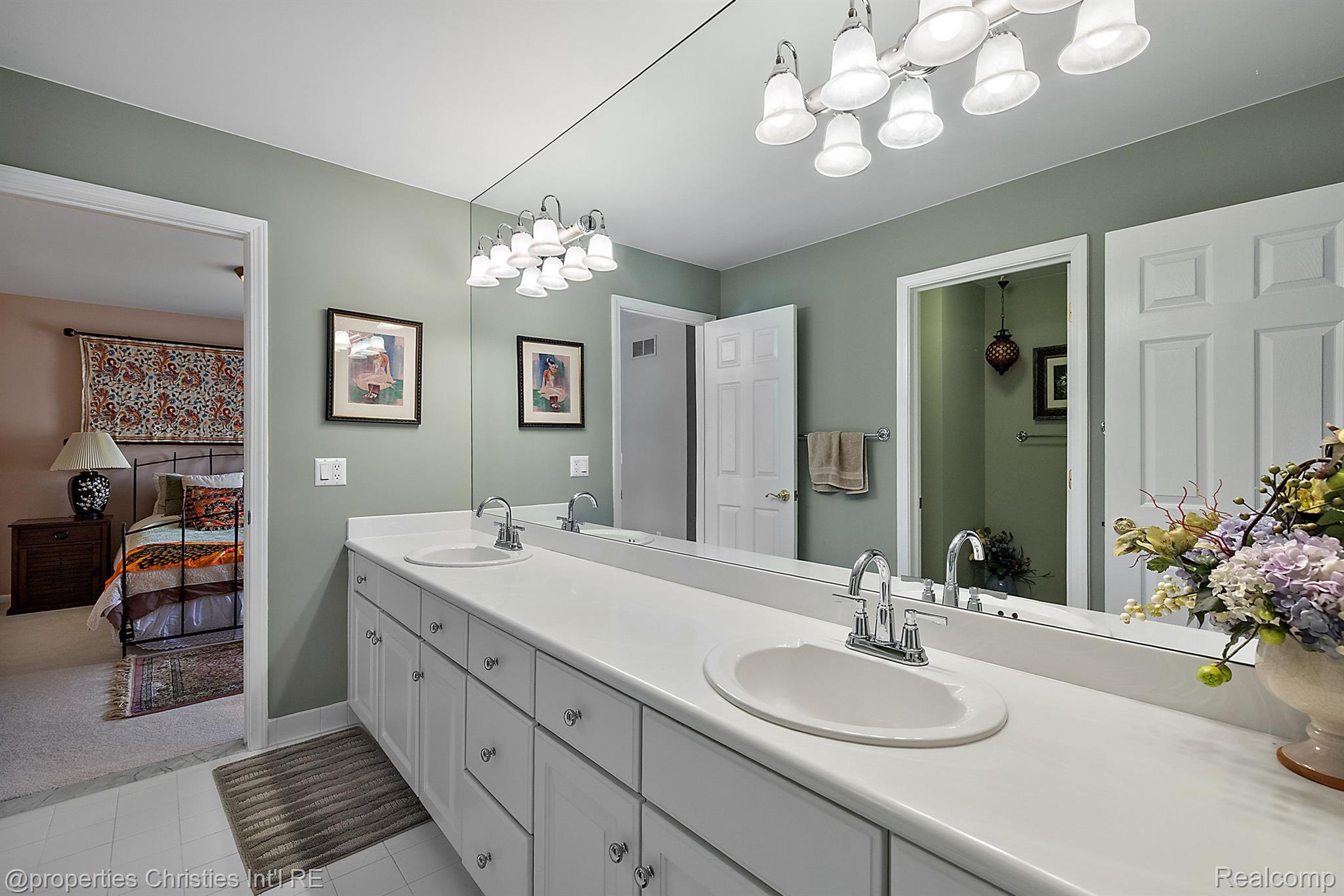 6811 BLAKEWOOD