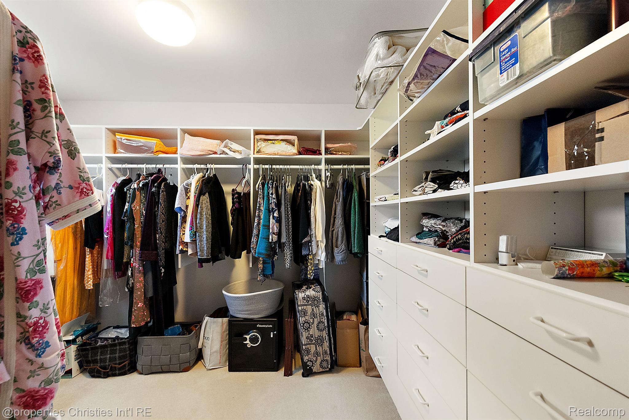 6811 BLAKEWOOD