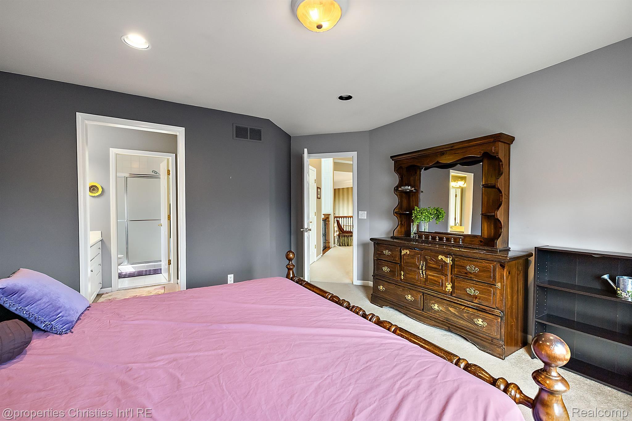 6811 BLAKEWOOD