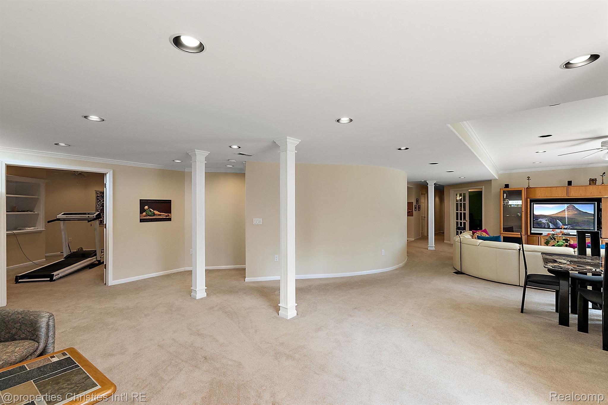 6811 BLAKEWOOD