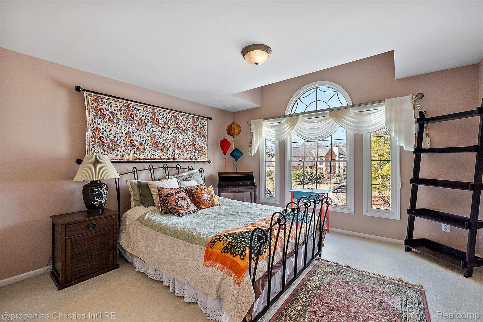 6811 BLAKEWOOD