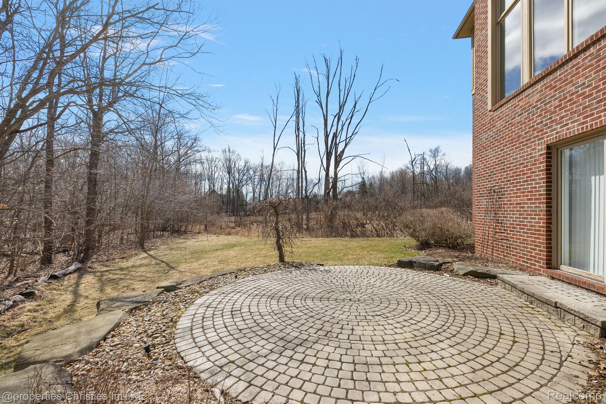 6811 BLAKEWOOD