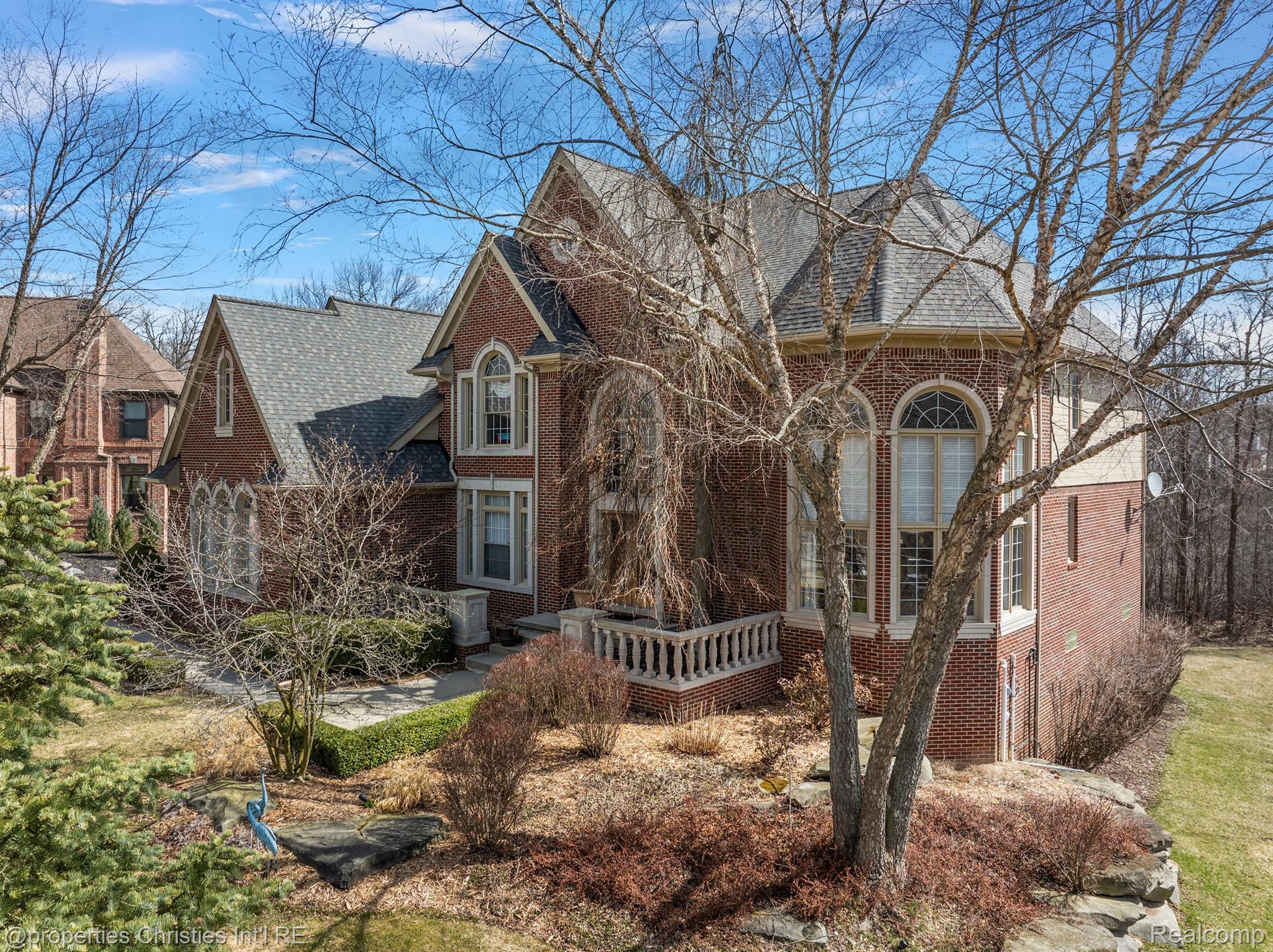 6811 BLAKEWOOD
