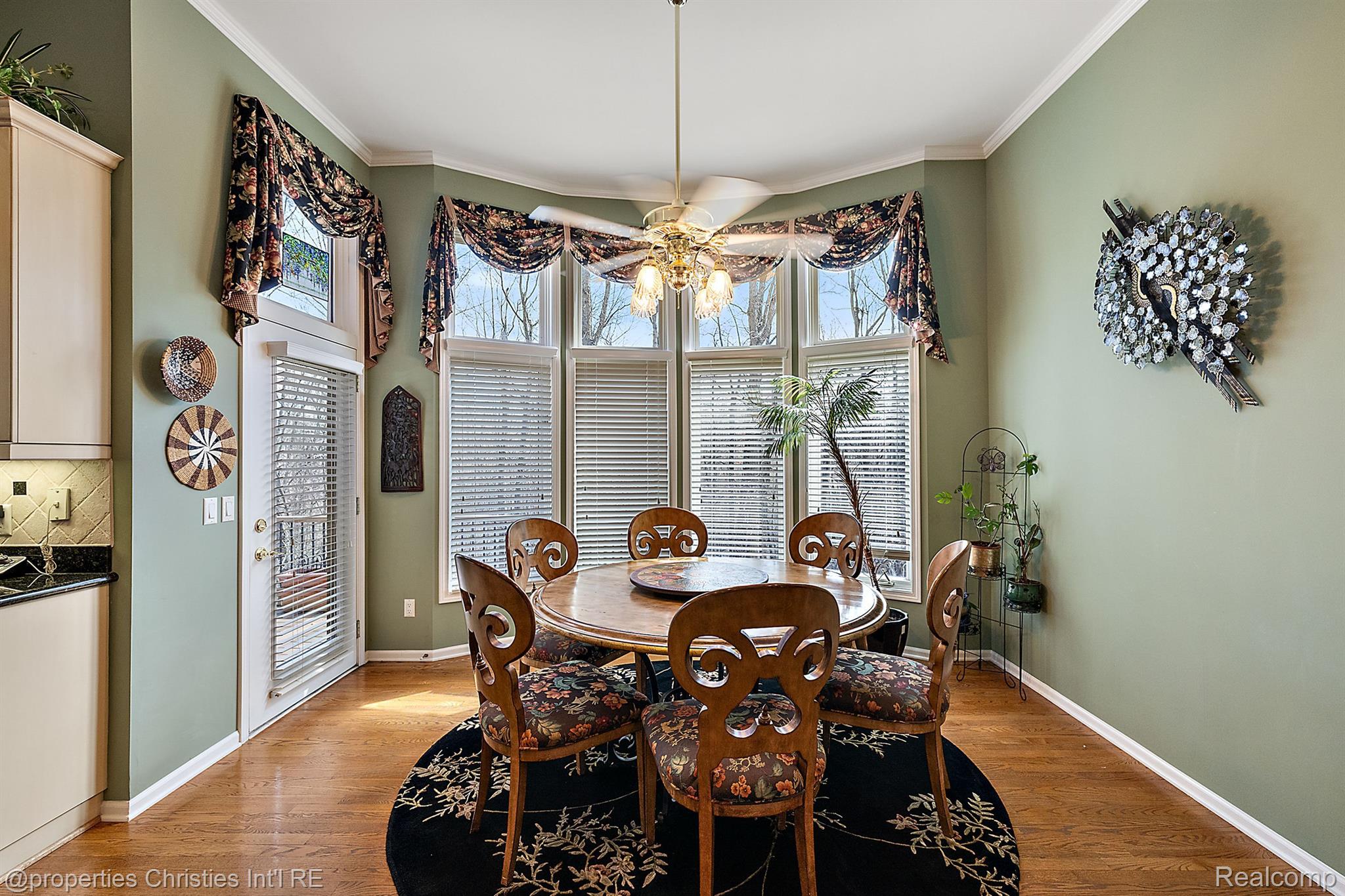 6811 BLAKEWOOD