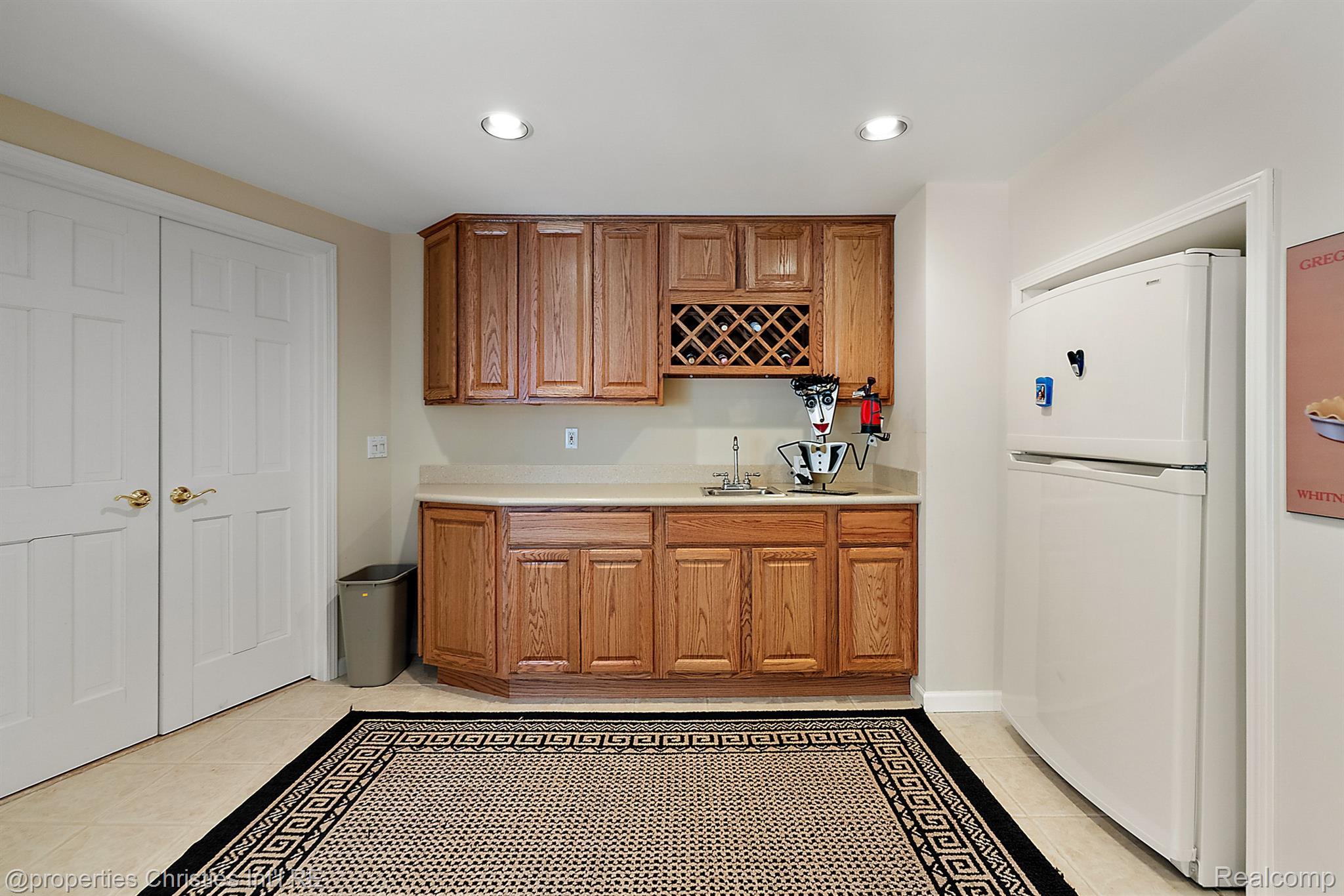 6811 BLAKEWOOD