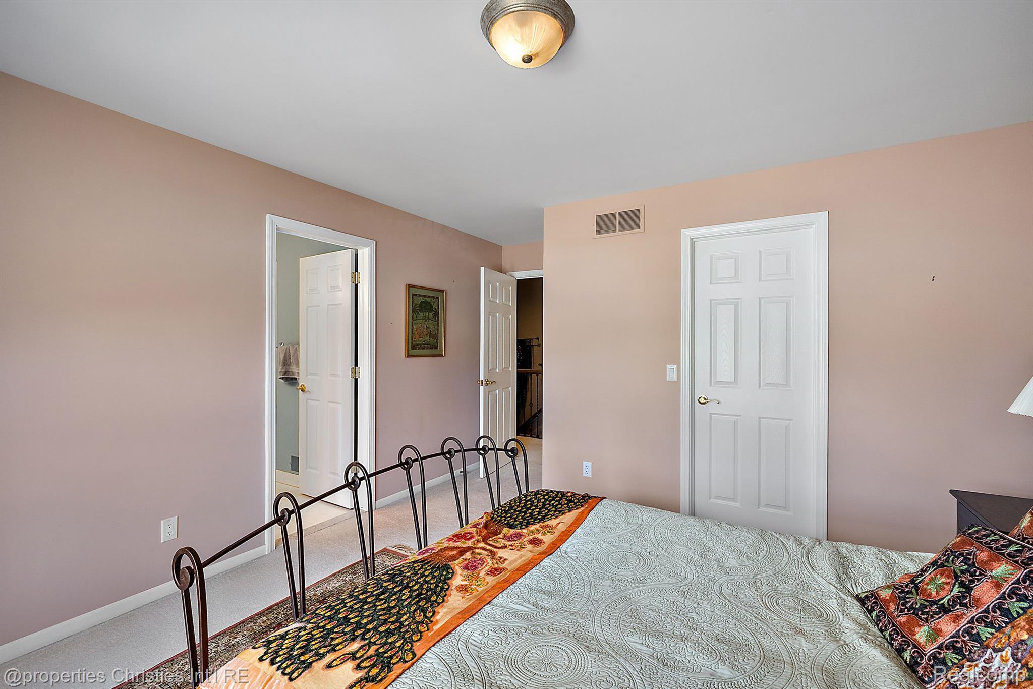 6811 BLAKEWOOD