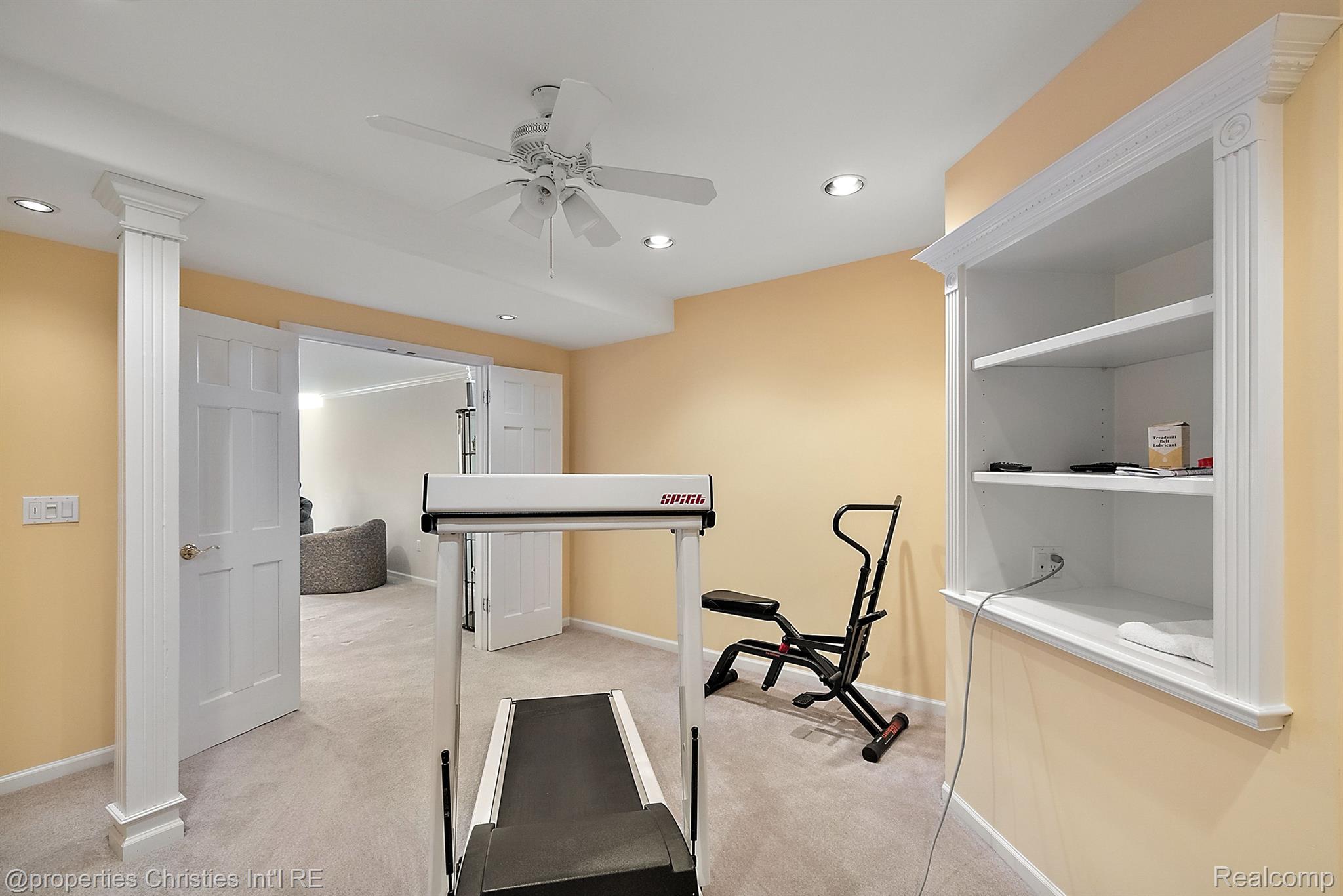 6811 BLAKEWOOD