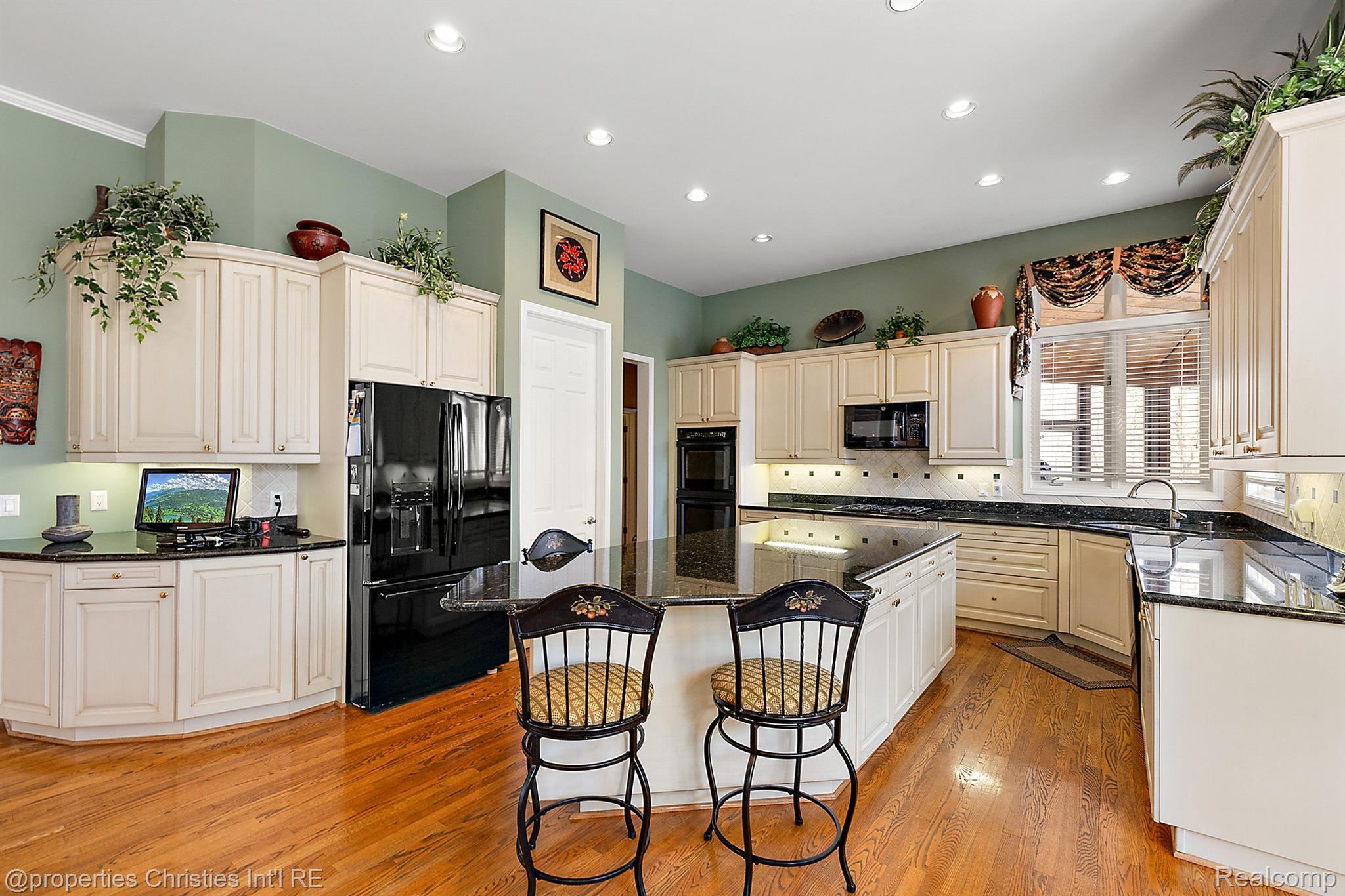 6811 BLAKEWOOD
