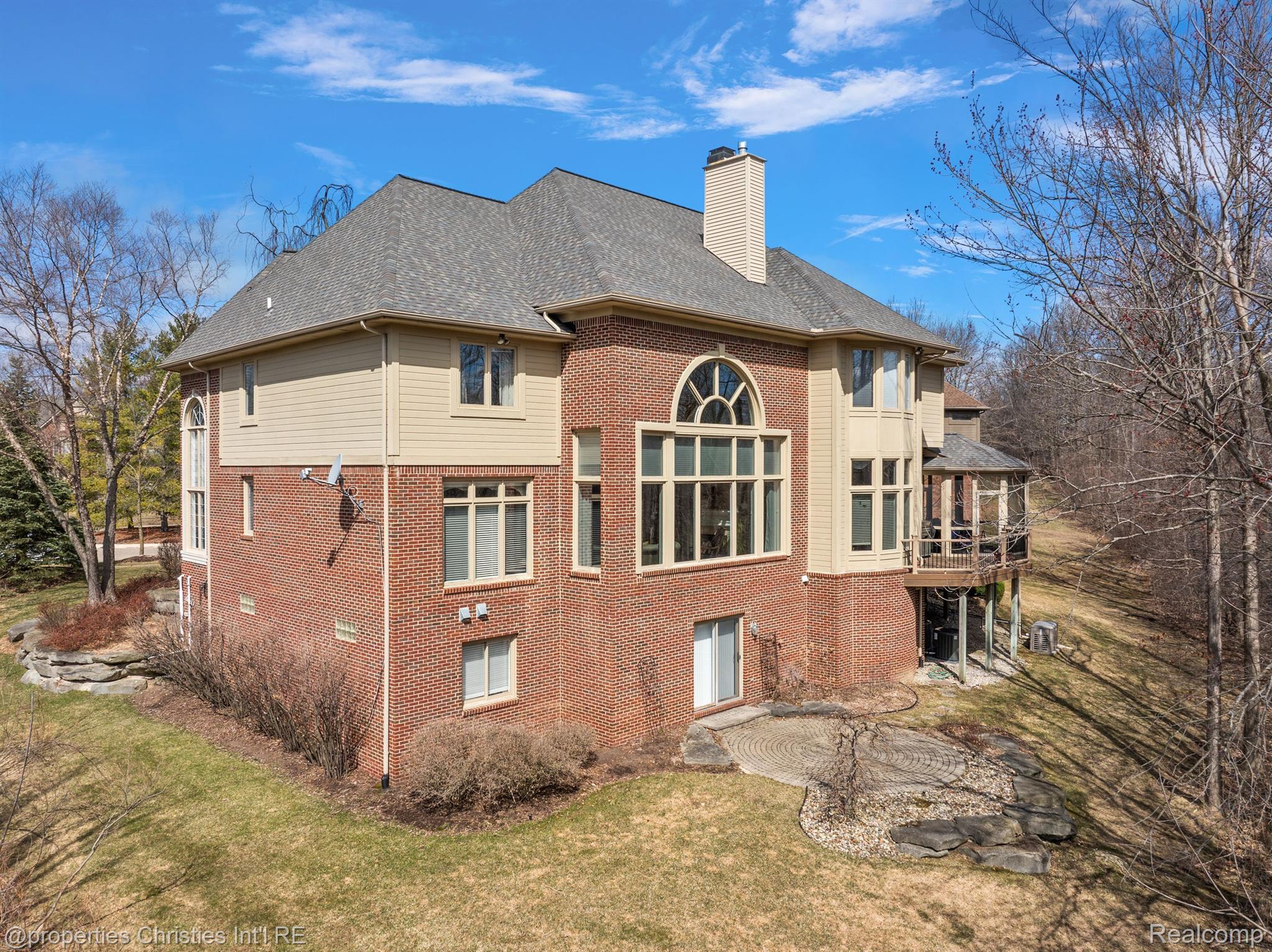 6811 BLAKEWOOD