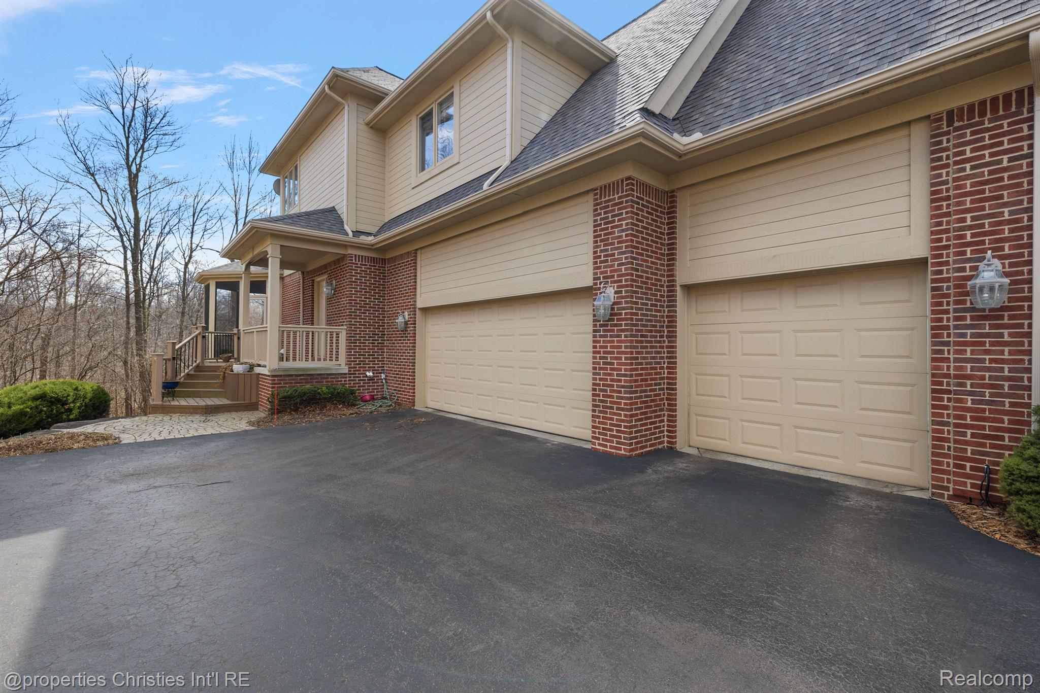 6811 BLAKEWOOD