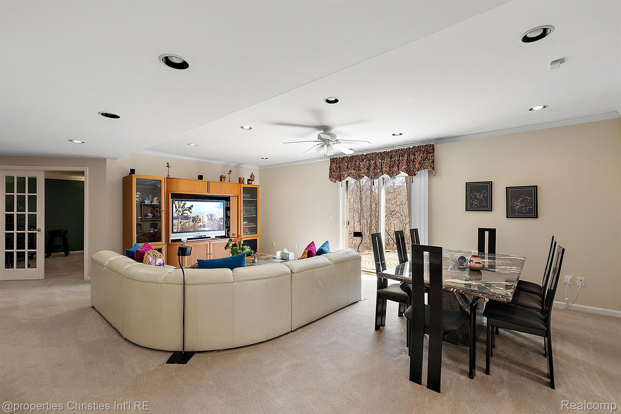 6811 BLAKEWOOD