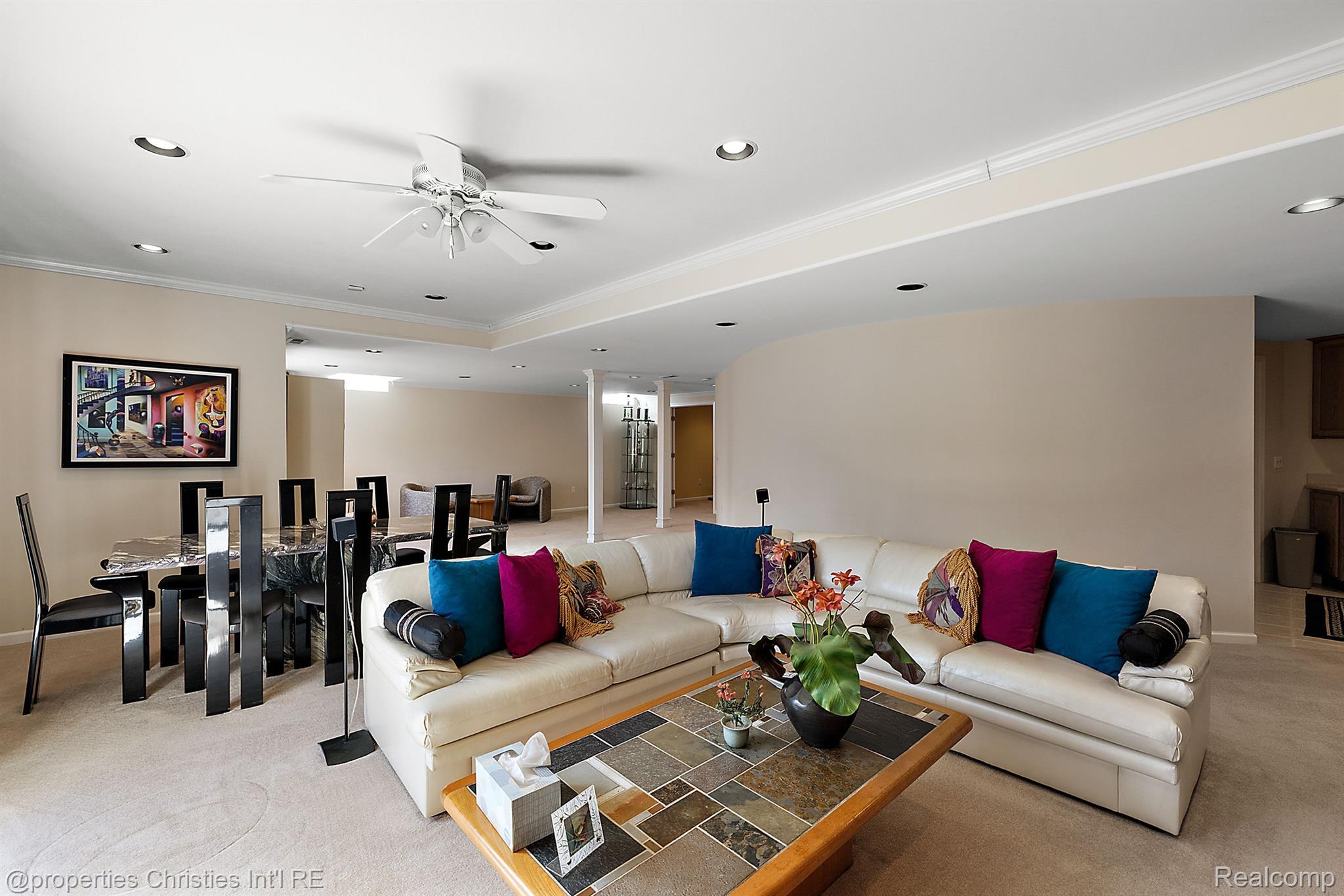 6811 BLAKEWOOD