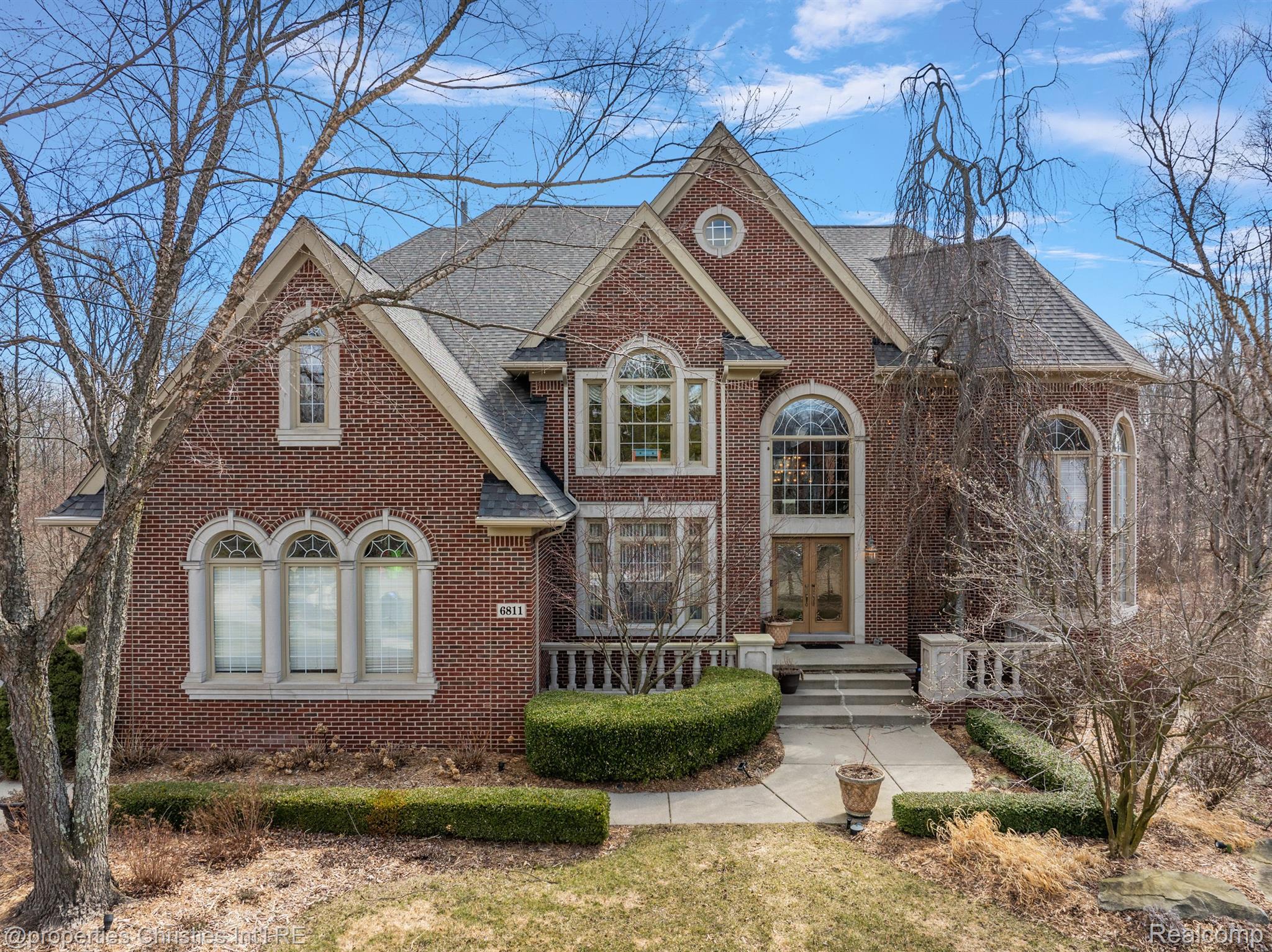 6811 BLAKEWOOD