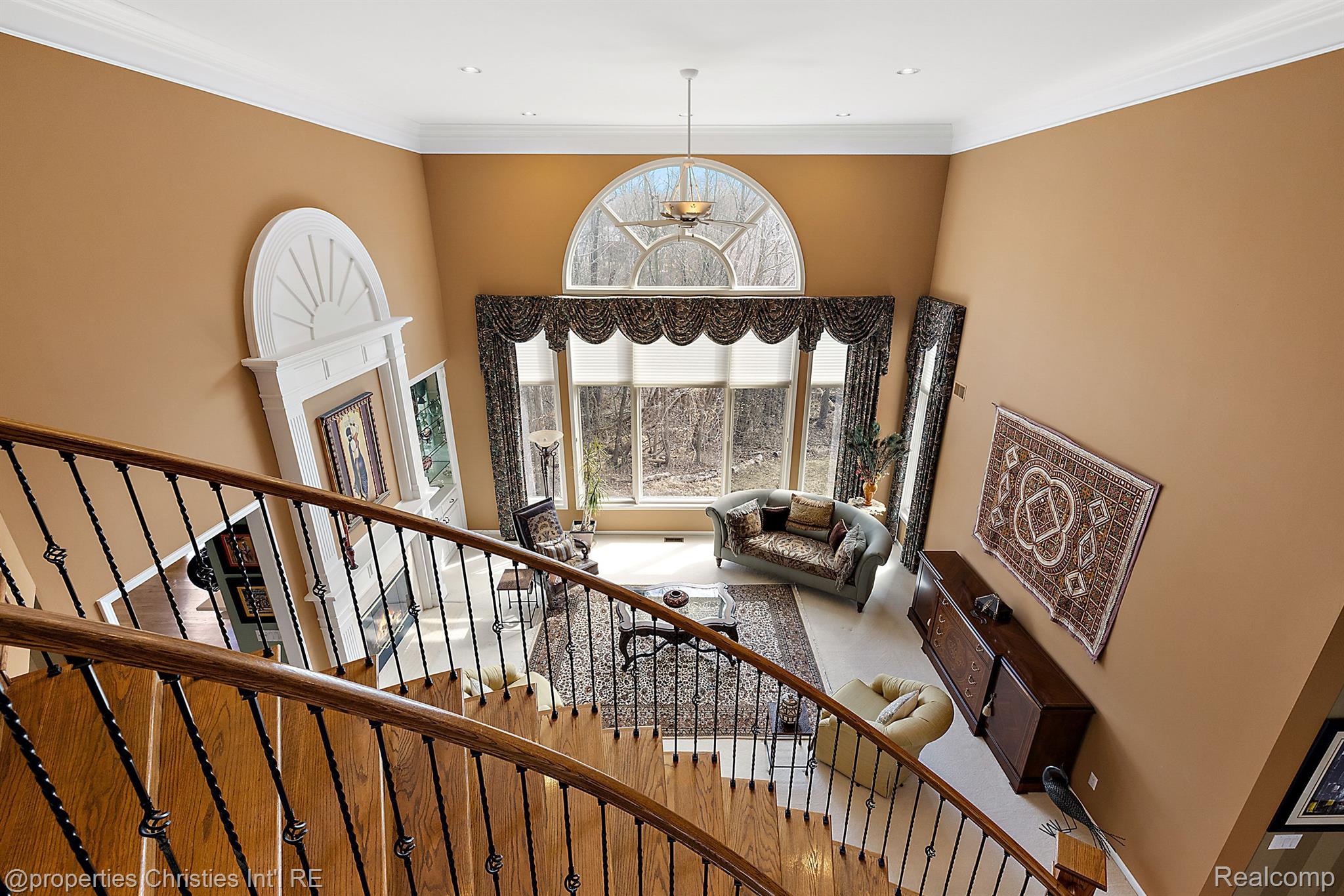 6811 BLAKEWOOD