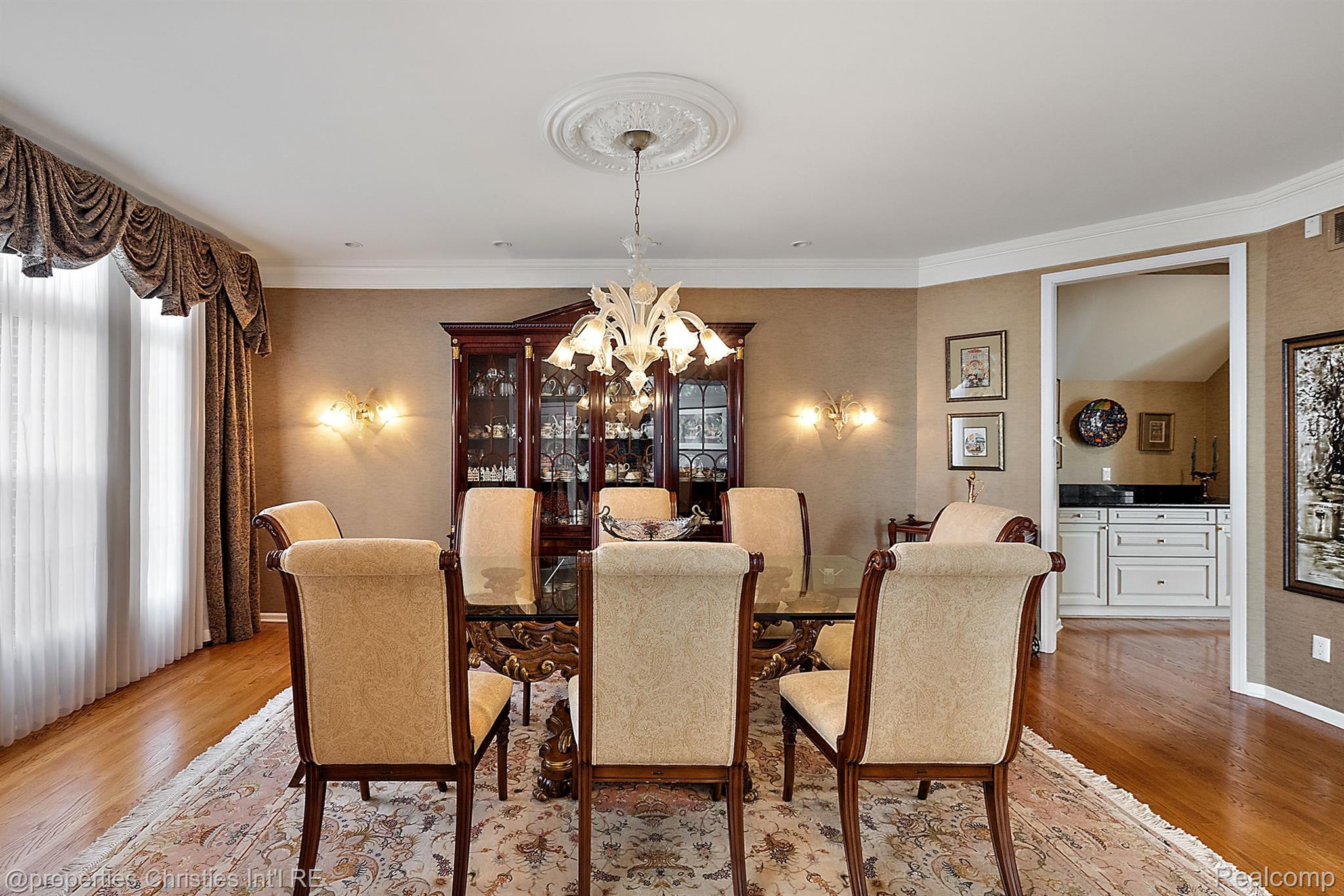 6811 BLAKEWOOD