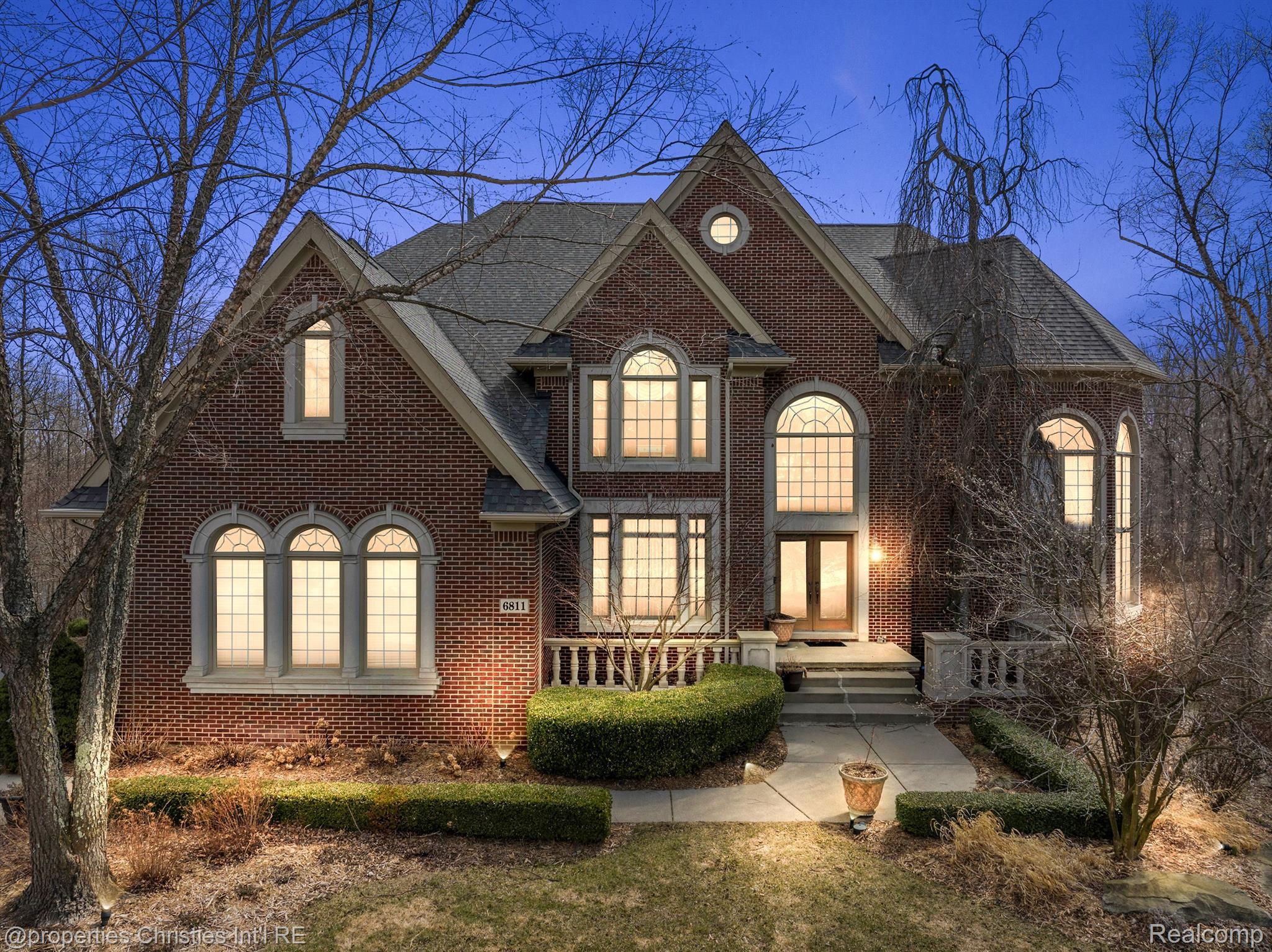 6811 BLAKEWOOD