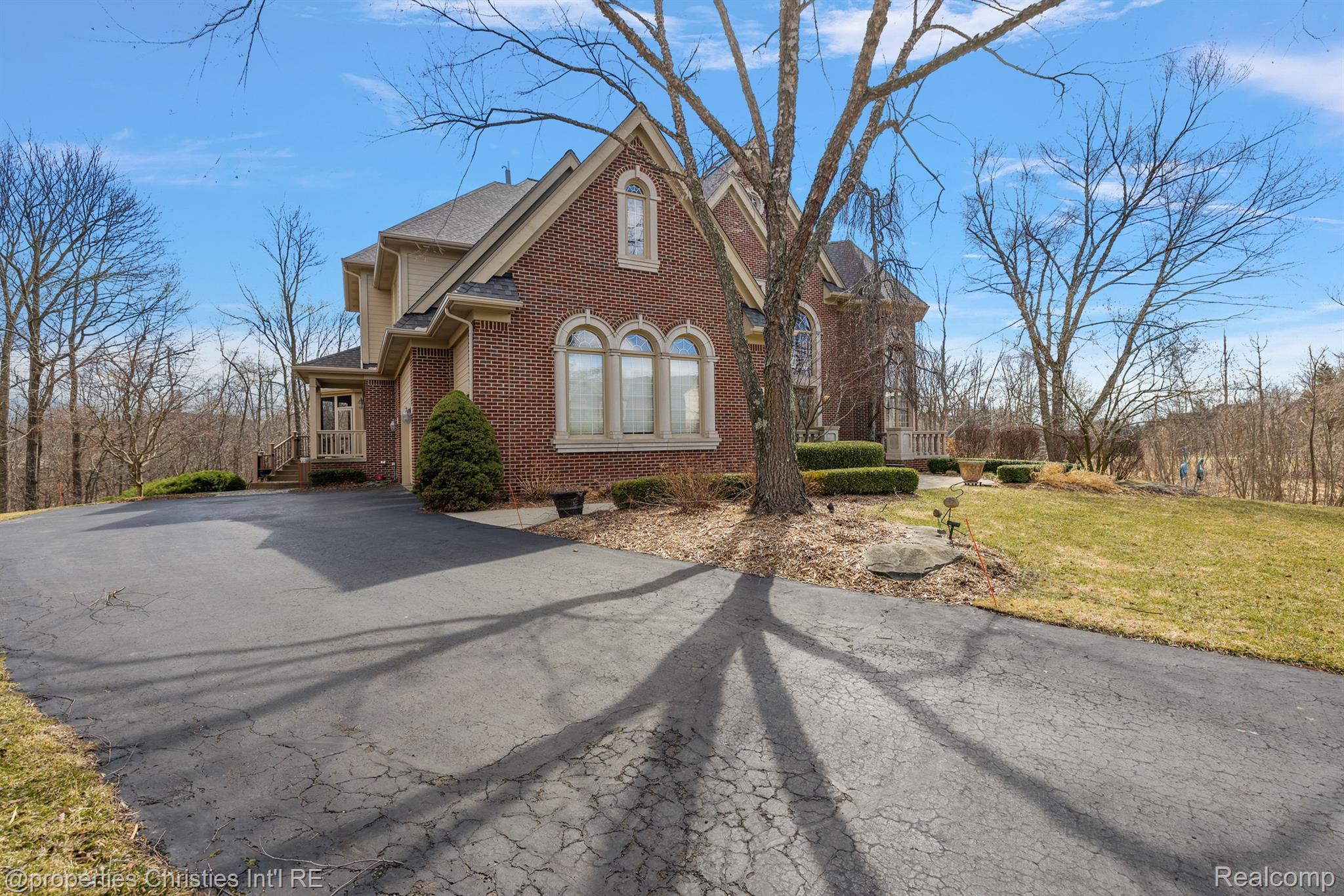 6811 BLAKEWOOD