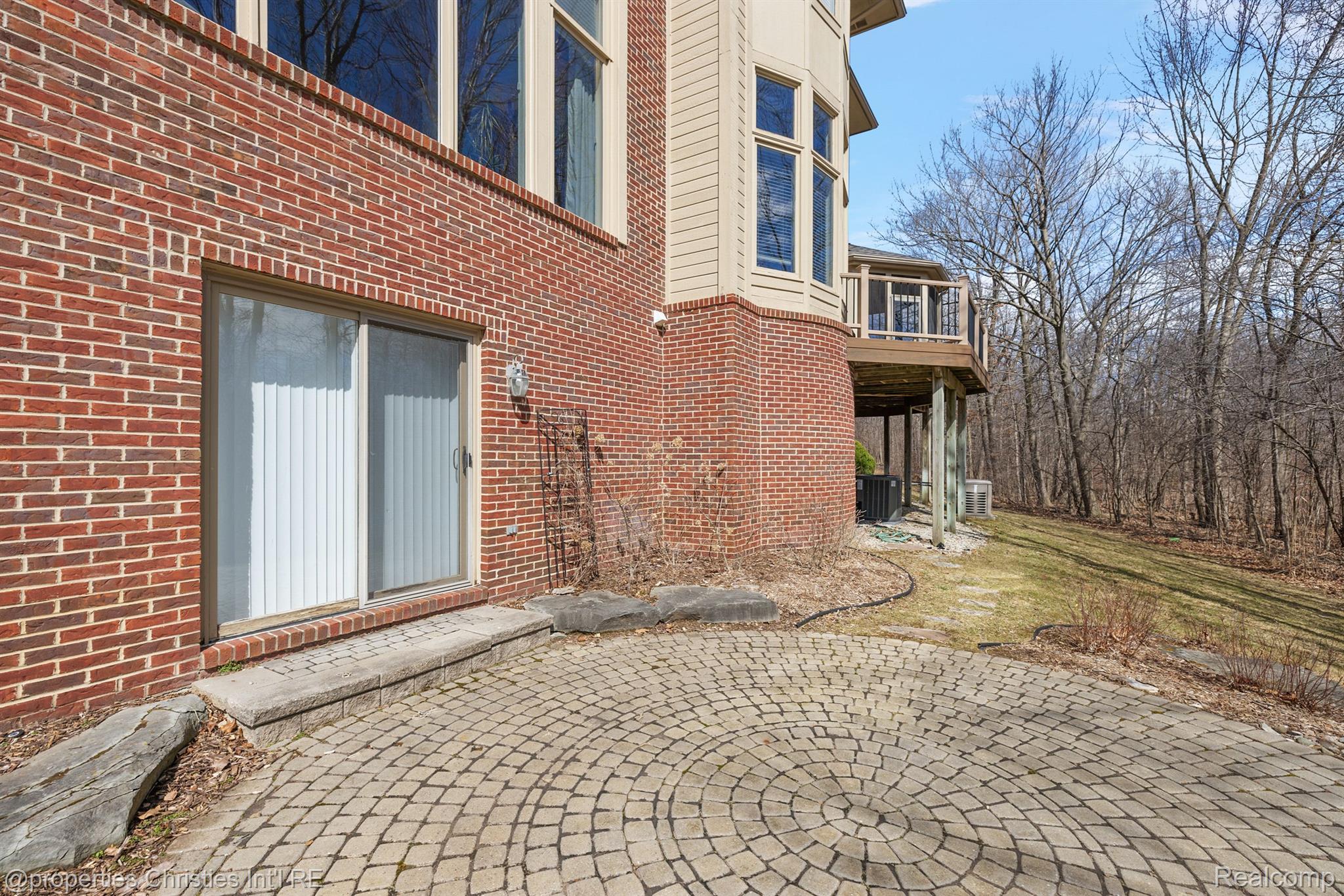 6811 BLAKEWOOD