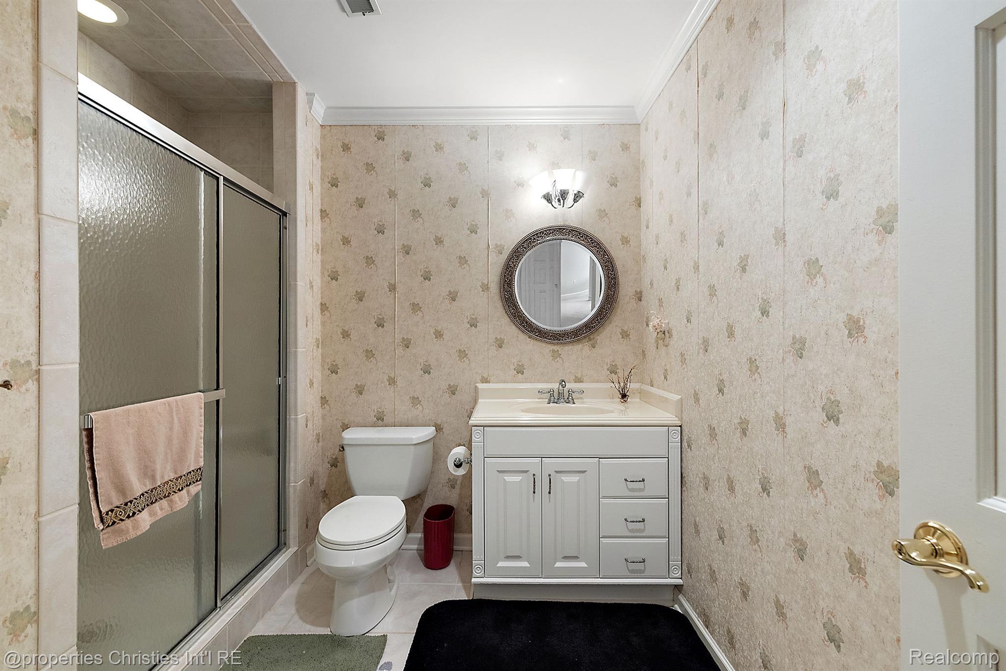 6811 BLAKEWOOD