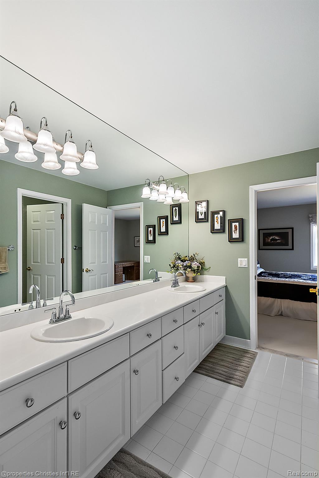 6811 BLAKEWOOD