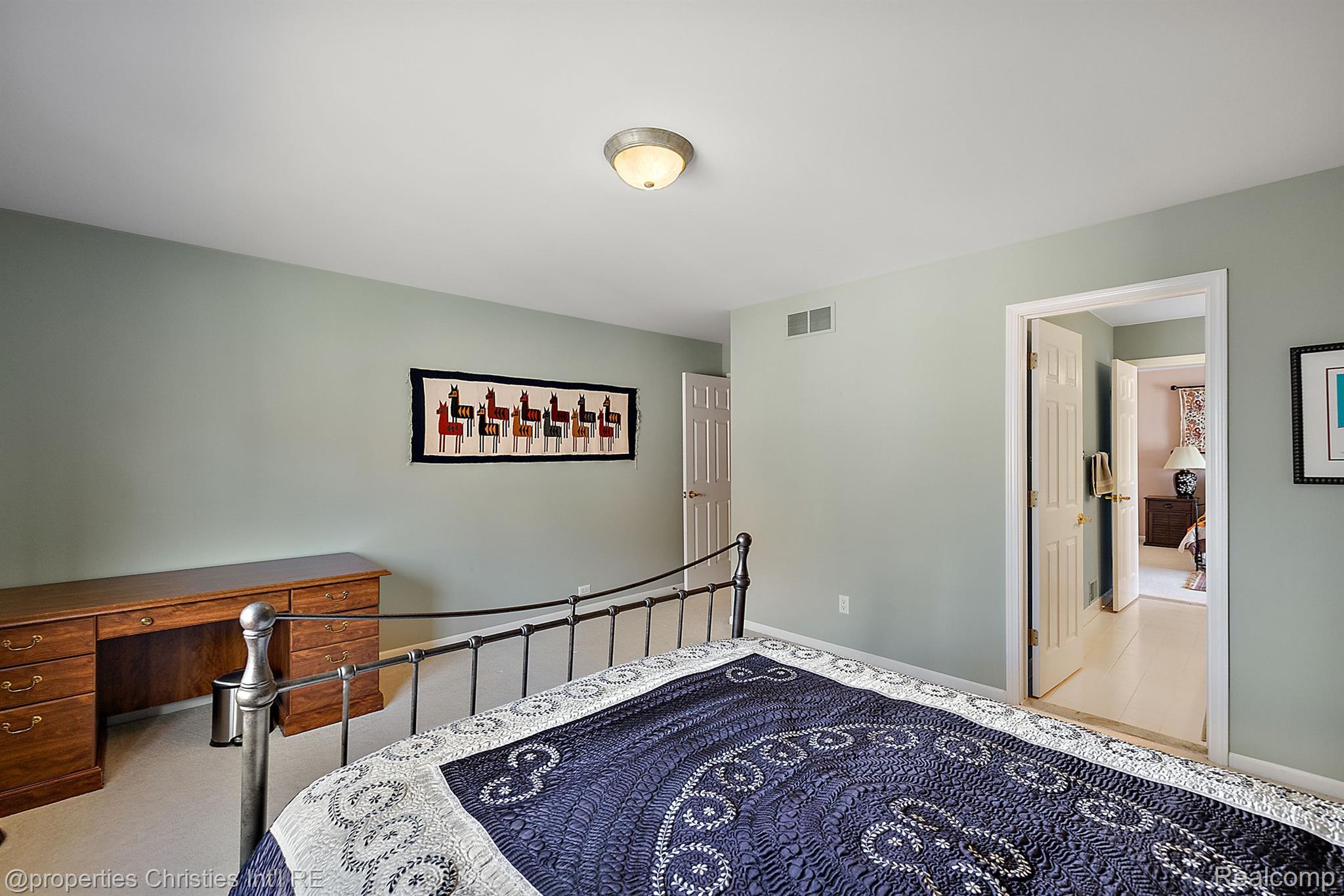 6811 BLAKEWOOD