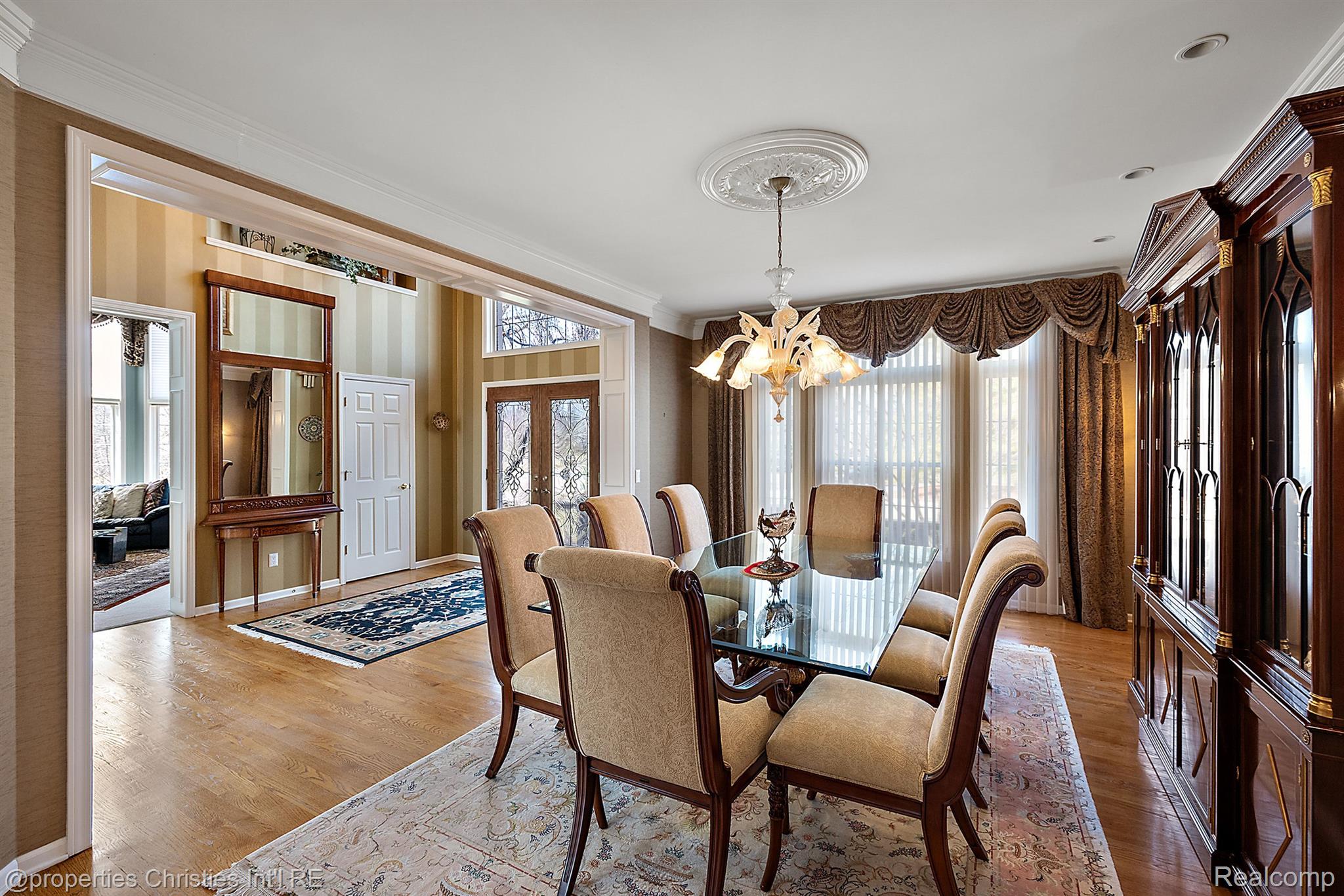 6811 BLAKEWOOD