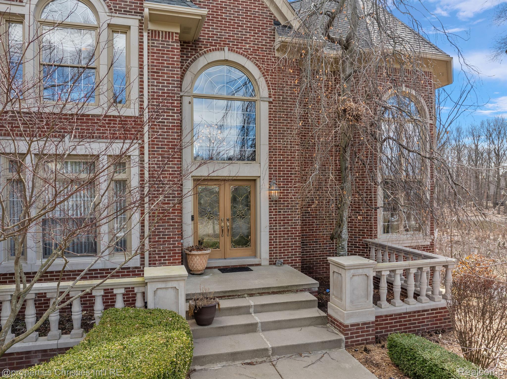 6811 BLAKEWOOD