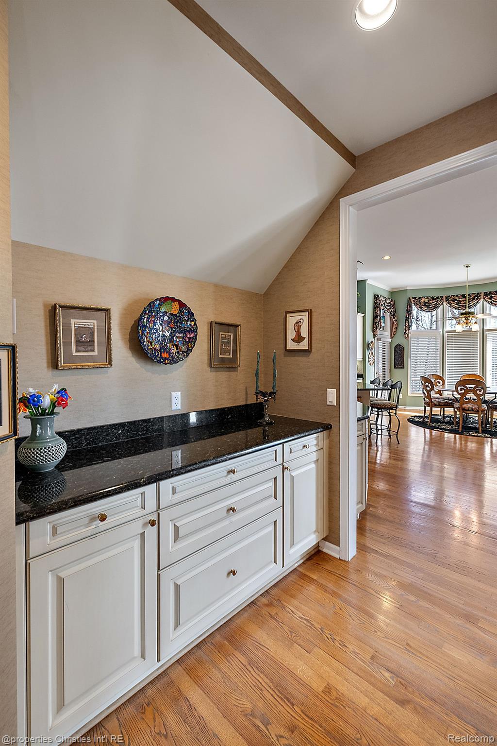 6811 BLAKEWOOD