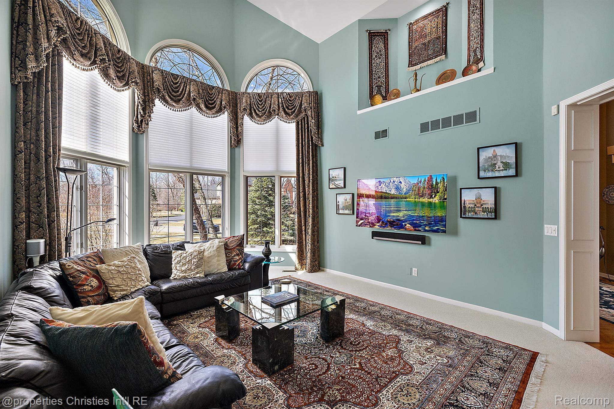 6811 BLAKEWOOD