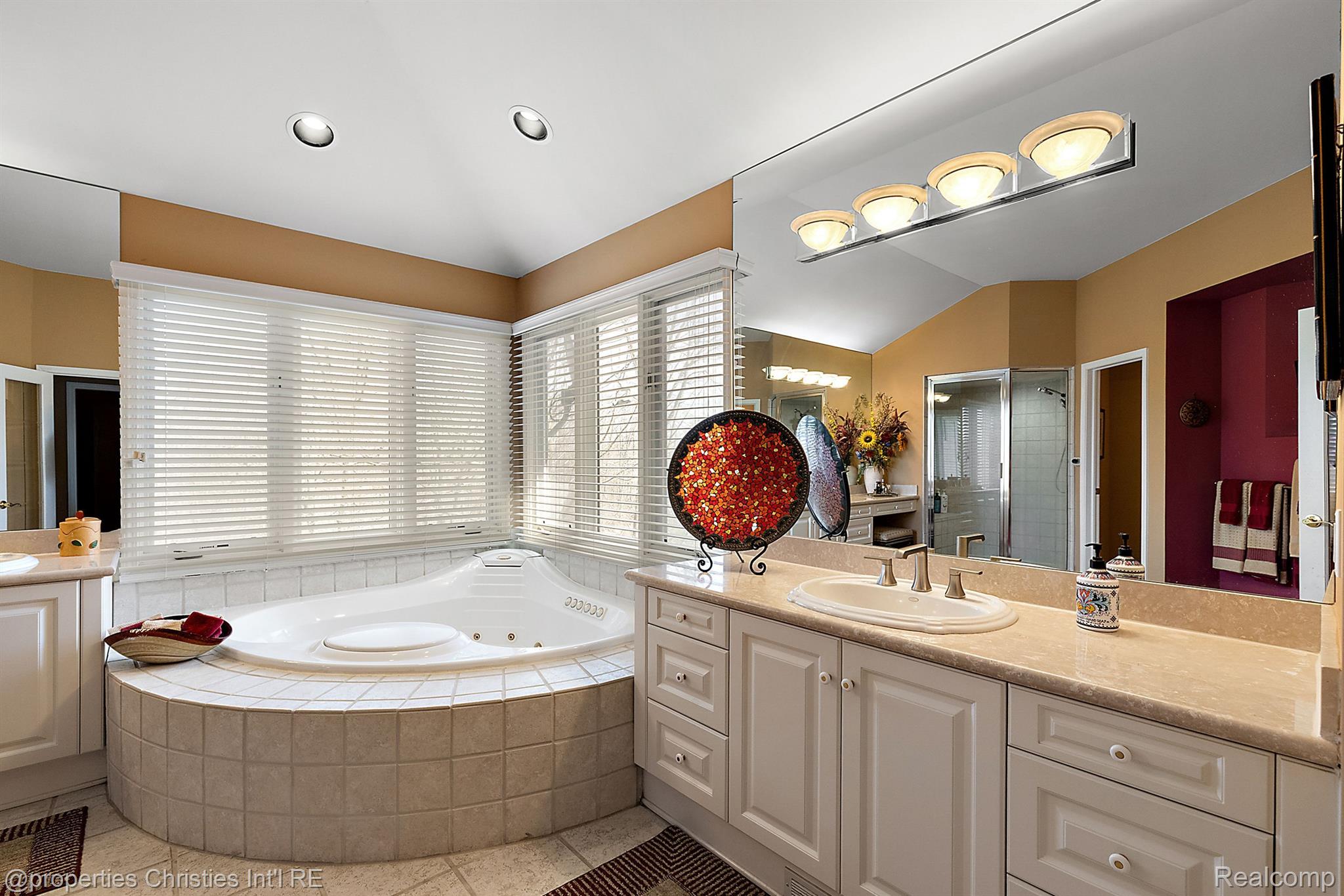 6811 BLAKEWOOD