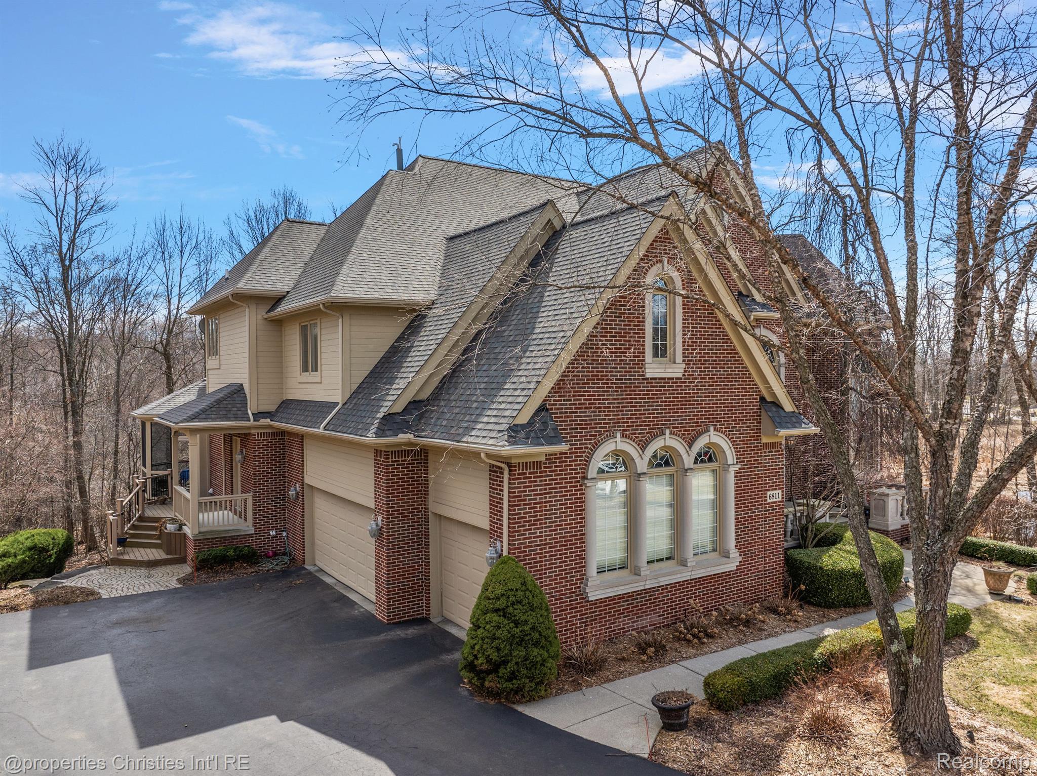 6811 BLAKEWOOD