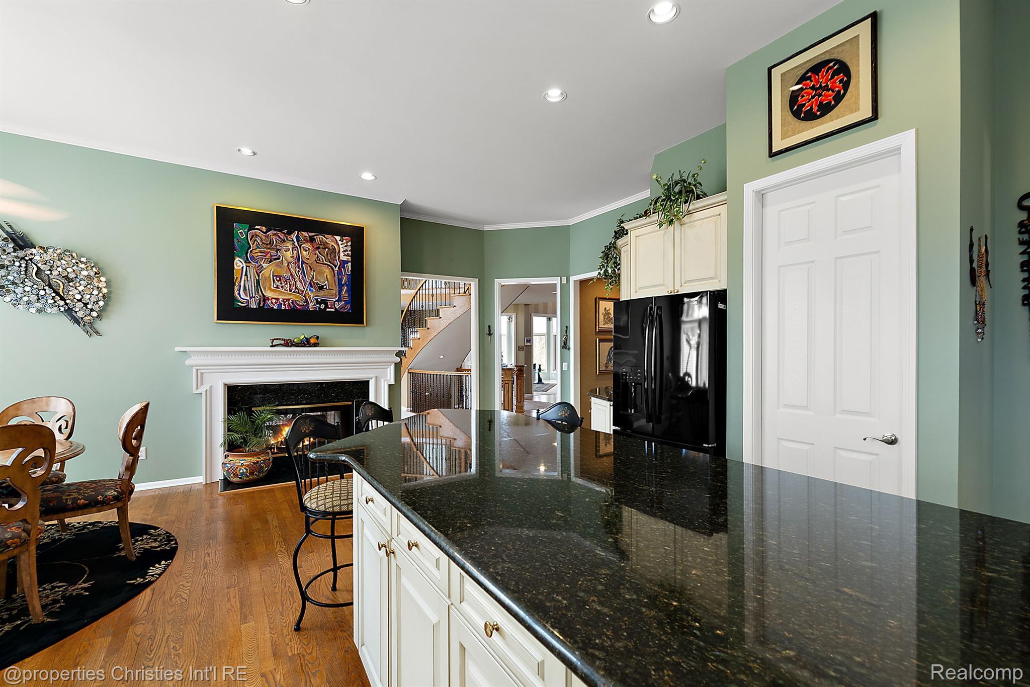 6811 BLAKEWOOD
