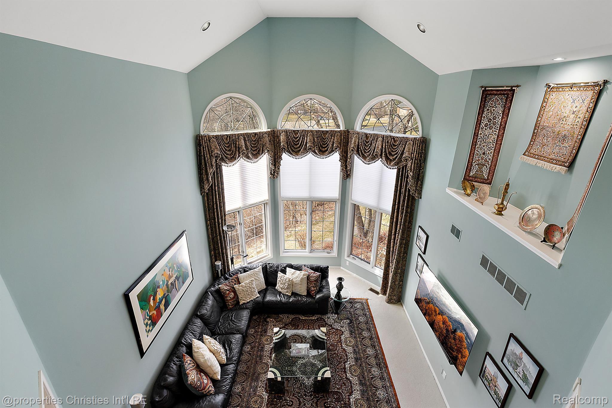 6811 BLAKEWOOD