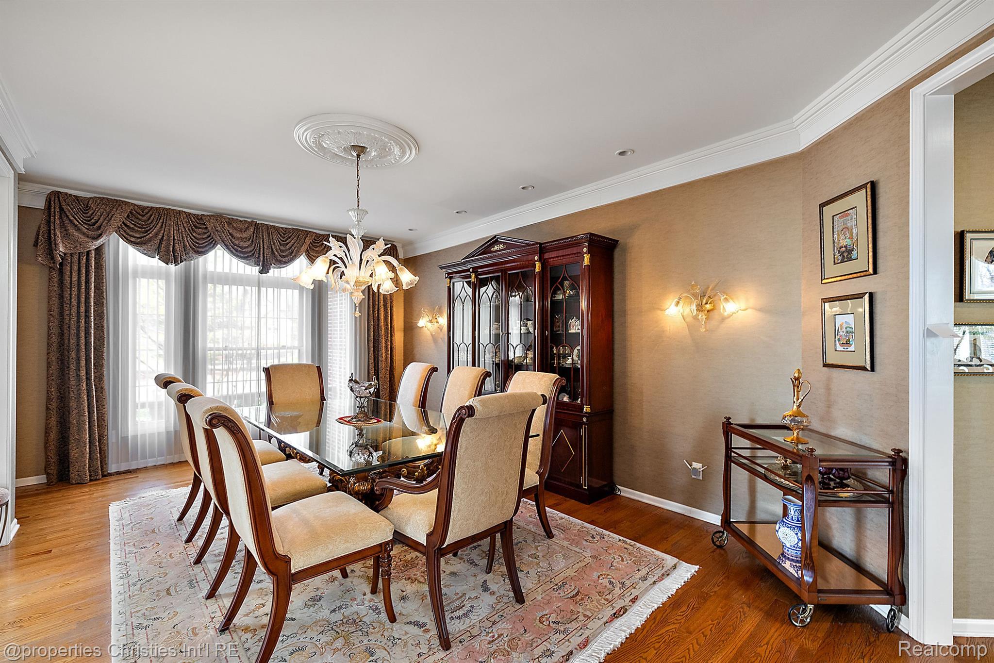 6811 BLAKEWOOD