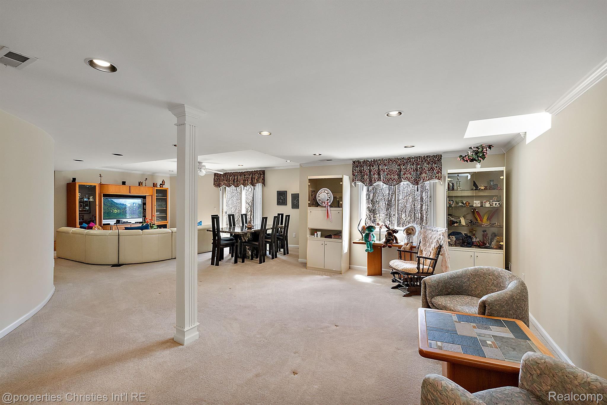6811 BLAKEWOOD