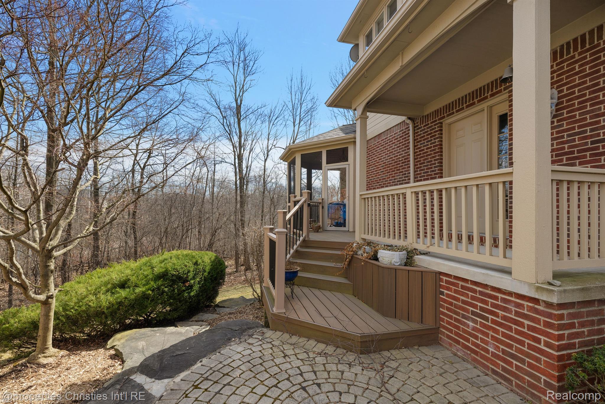 6811 BLAKEWOOD