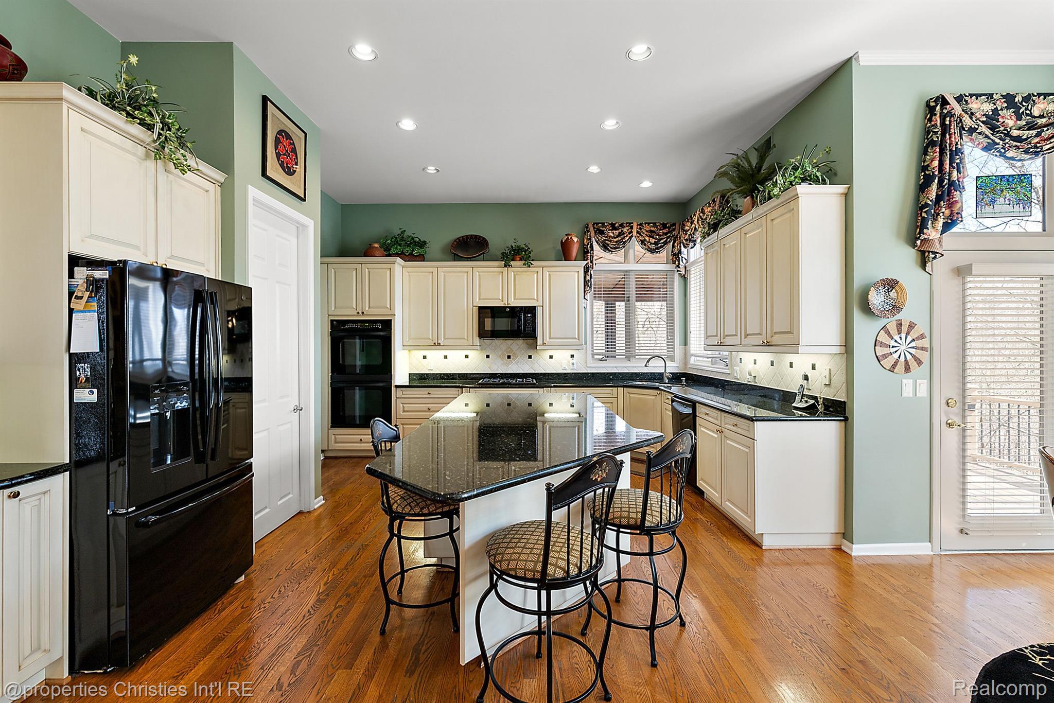6811 BLAKEWOOD