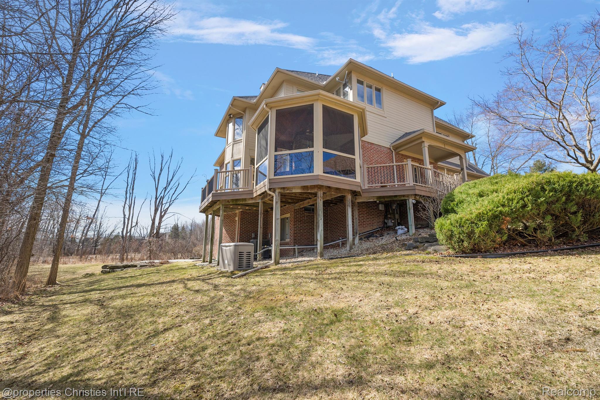 6811 BLAKEWOOD