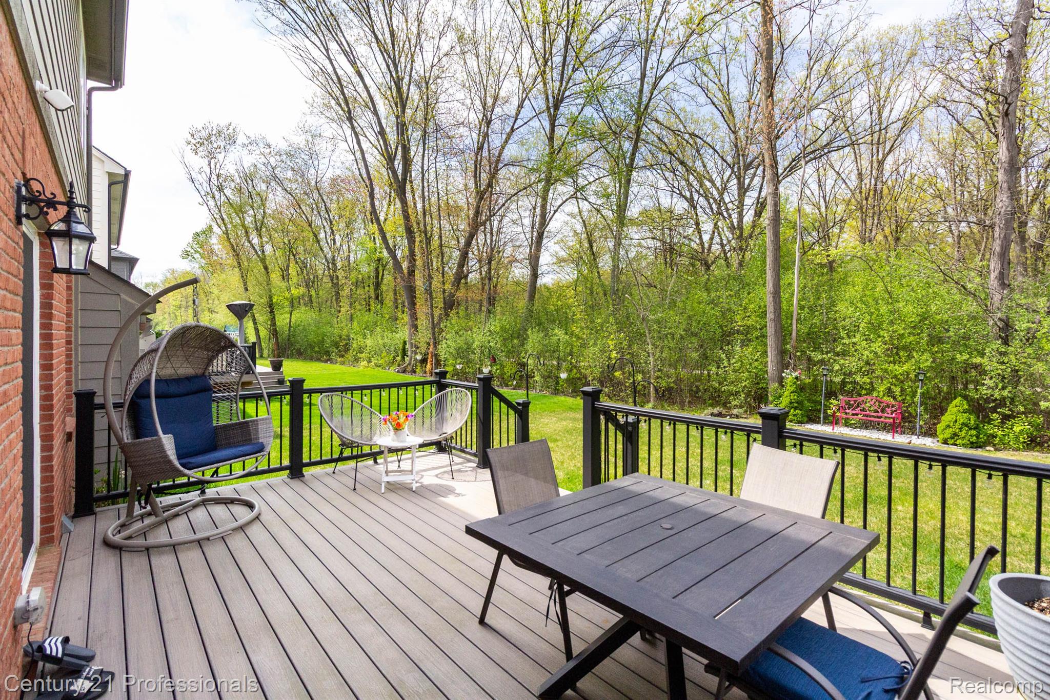 1711 N LAKE Drive