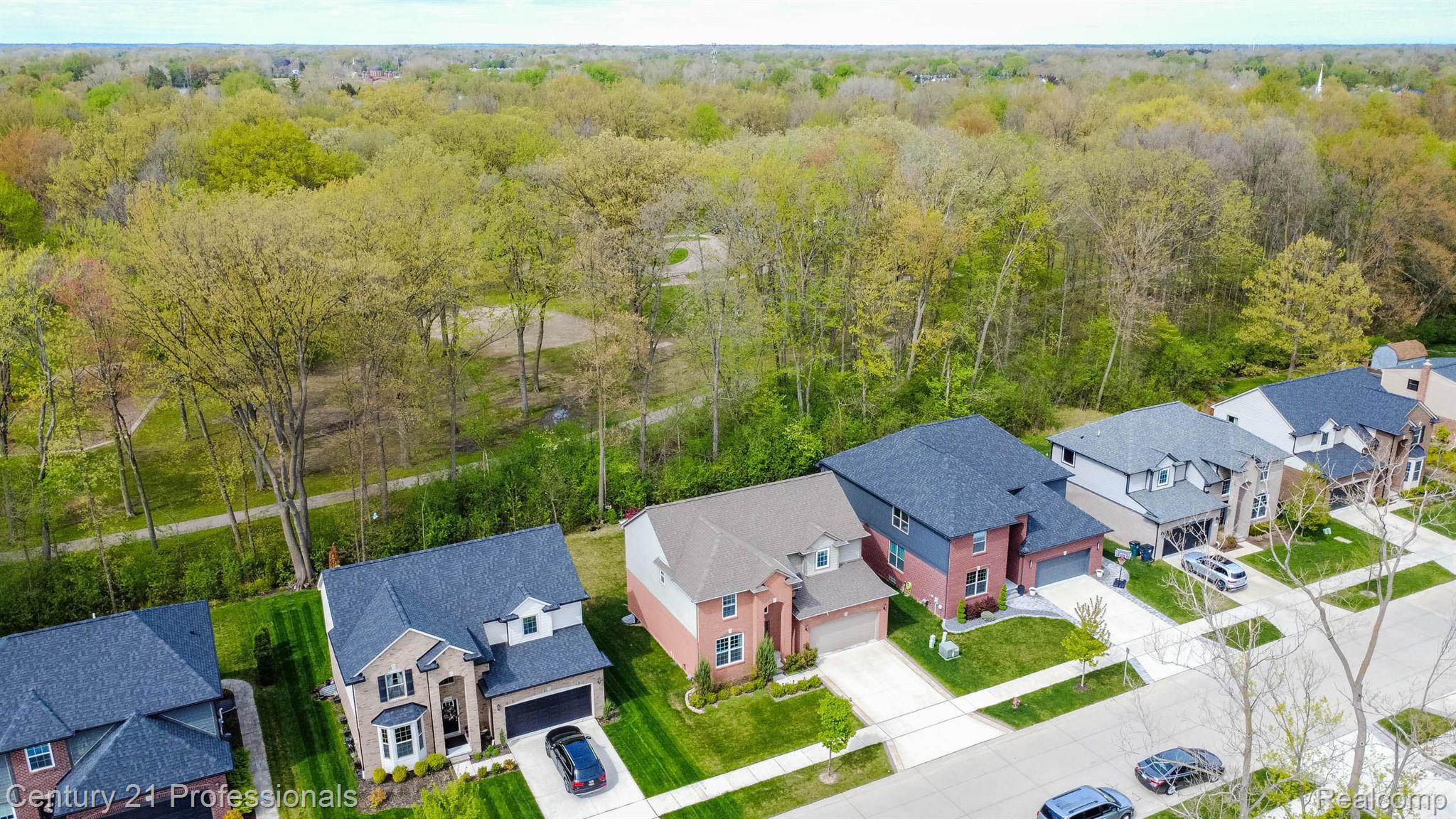 1711 N LAKE Drive