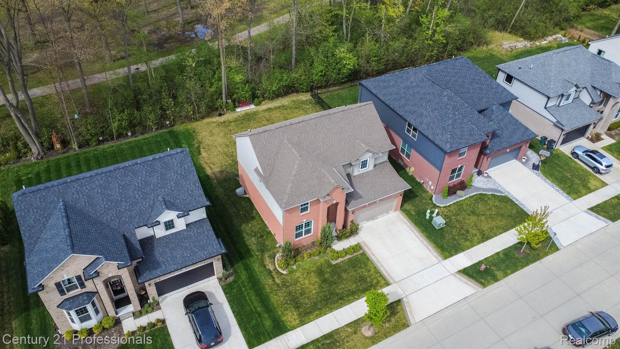 1711 N LAKE Drive