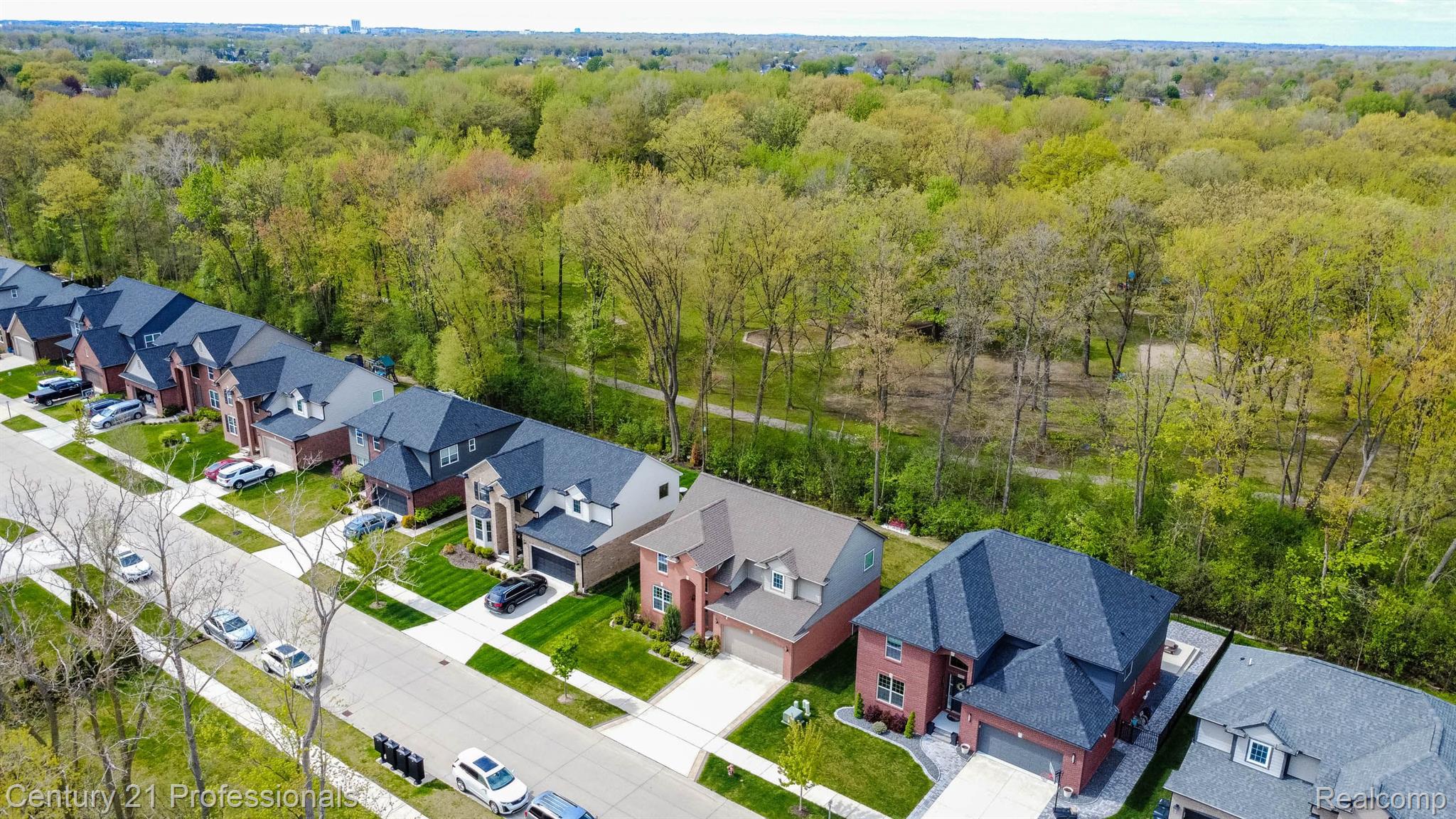 1711 N LAKE Drive