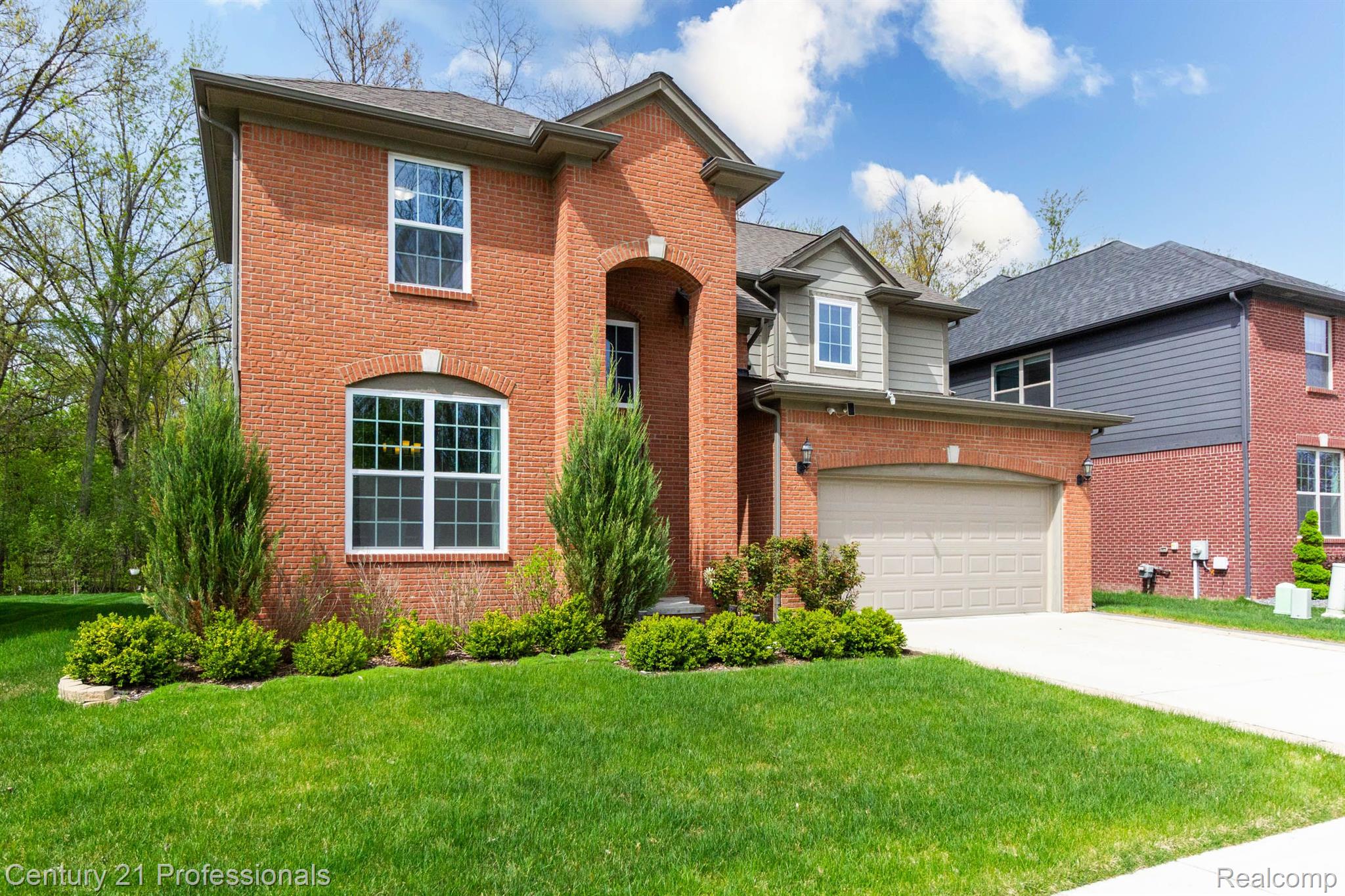 1711 N LAKE Drive