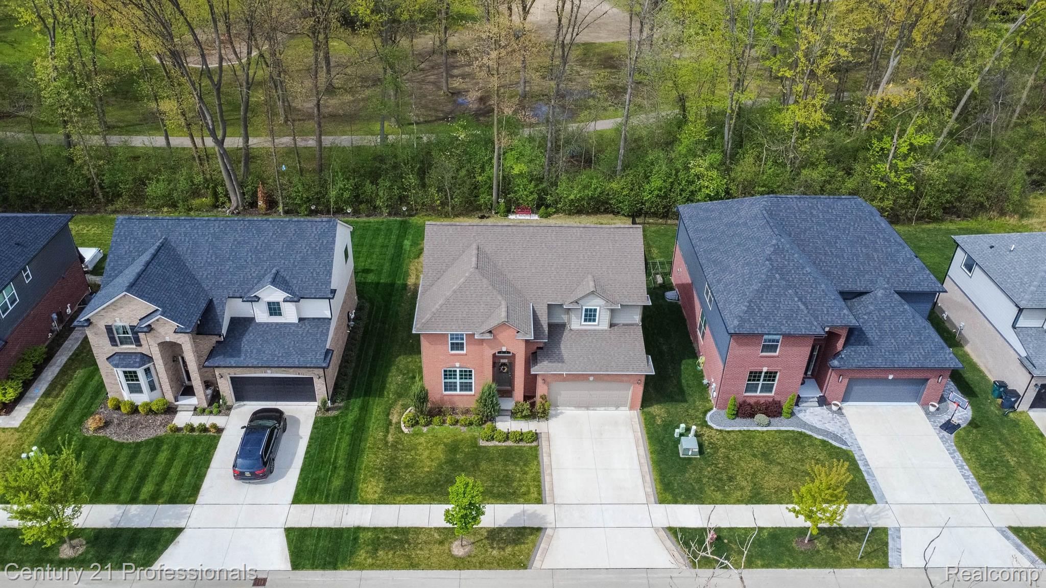 1711 N LAKE Drive