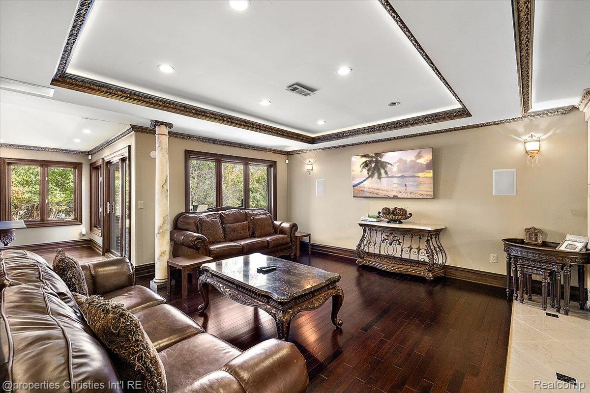 7220 Essex Drive
