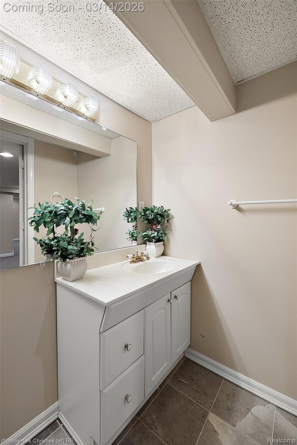 43159 La Bouquet Court