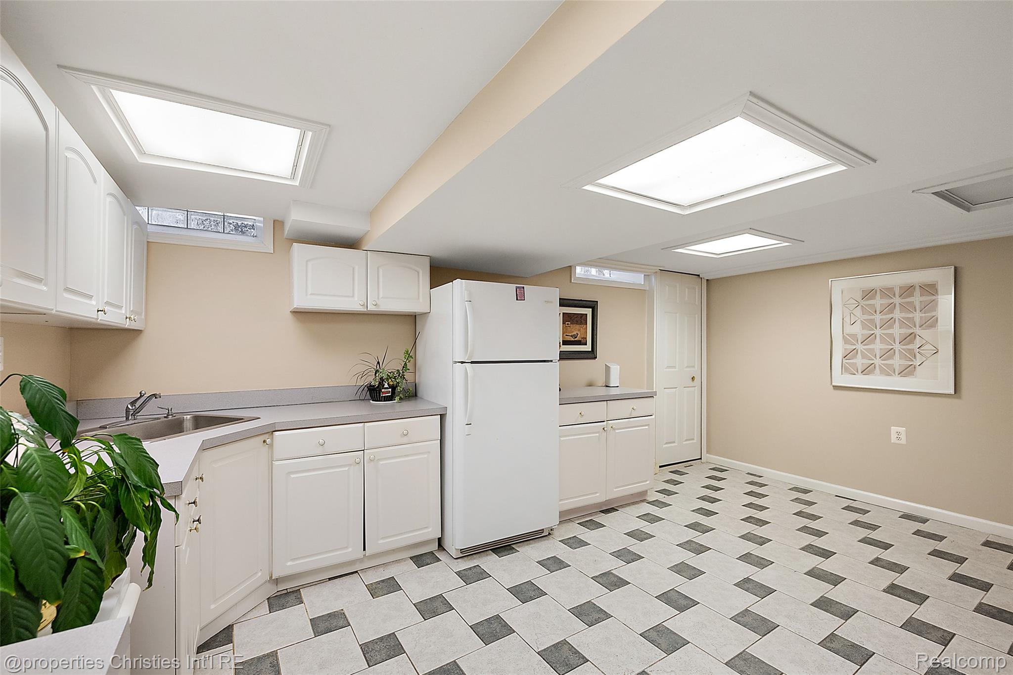 43159 La Bouquet Court