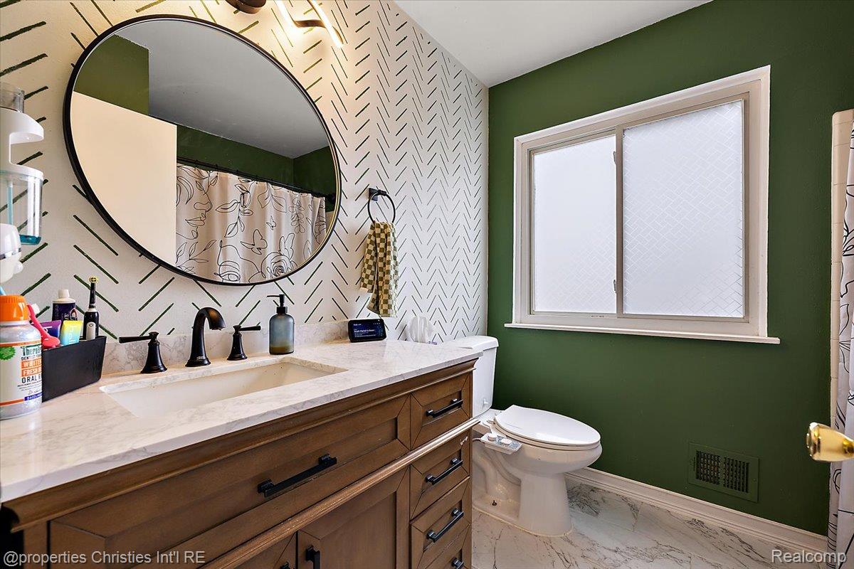 37589 Charter Oaks Blvd